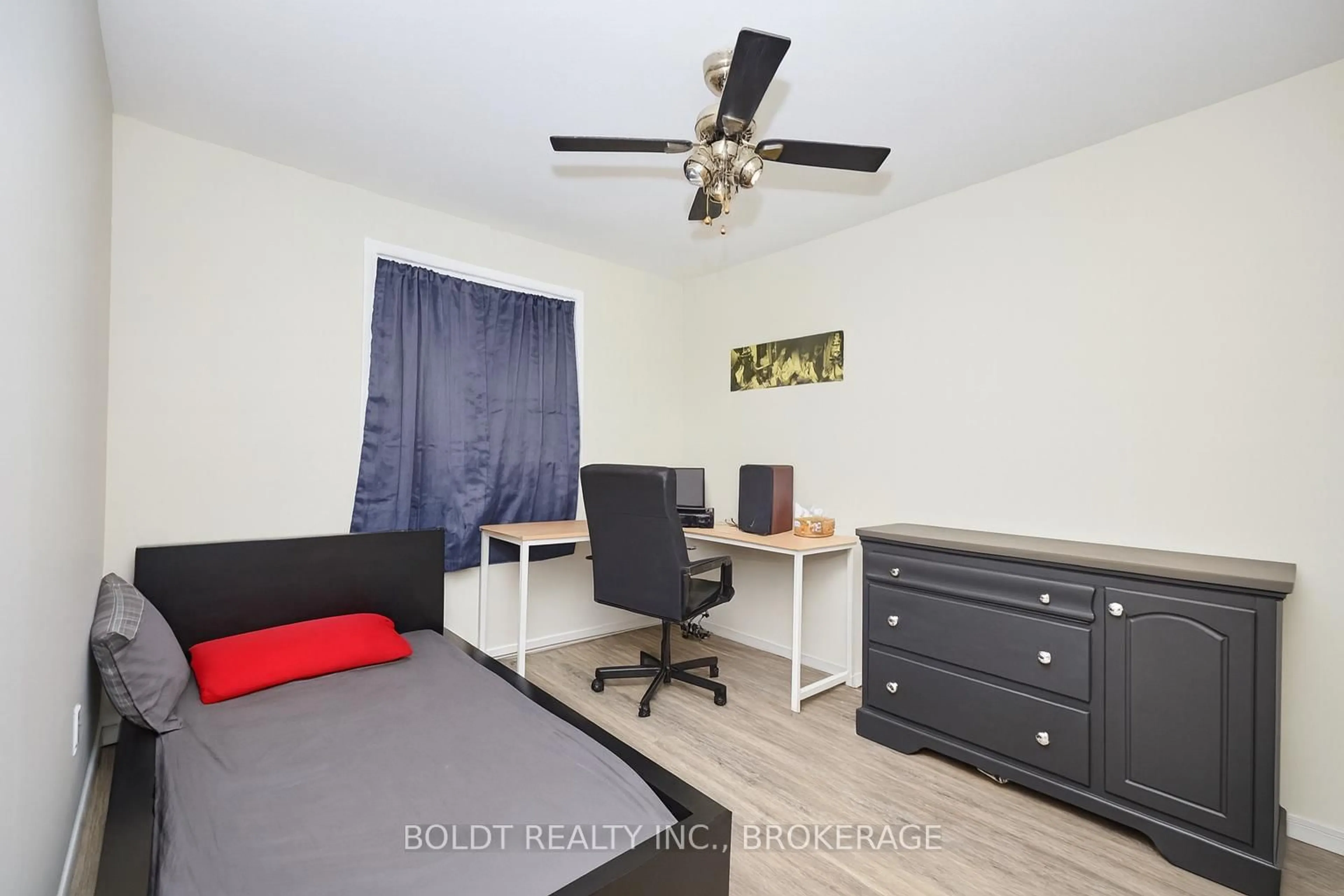 A pic of a room for 17 Colborne St, Thorold Ontario L2V 3P8