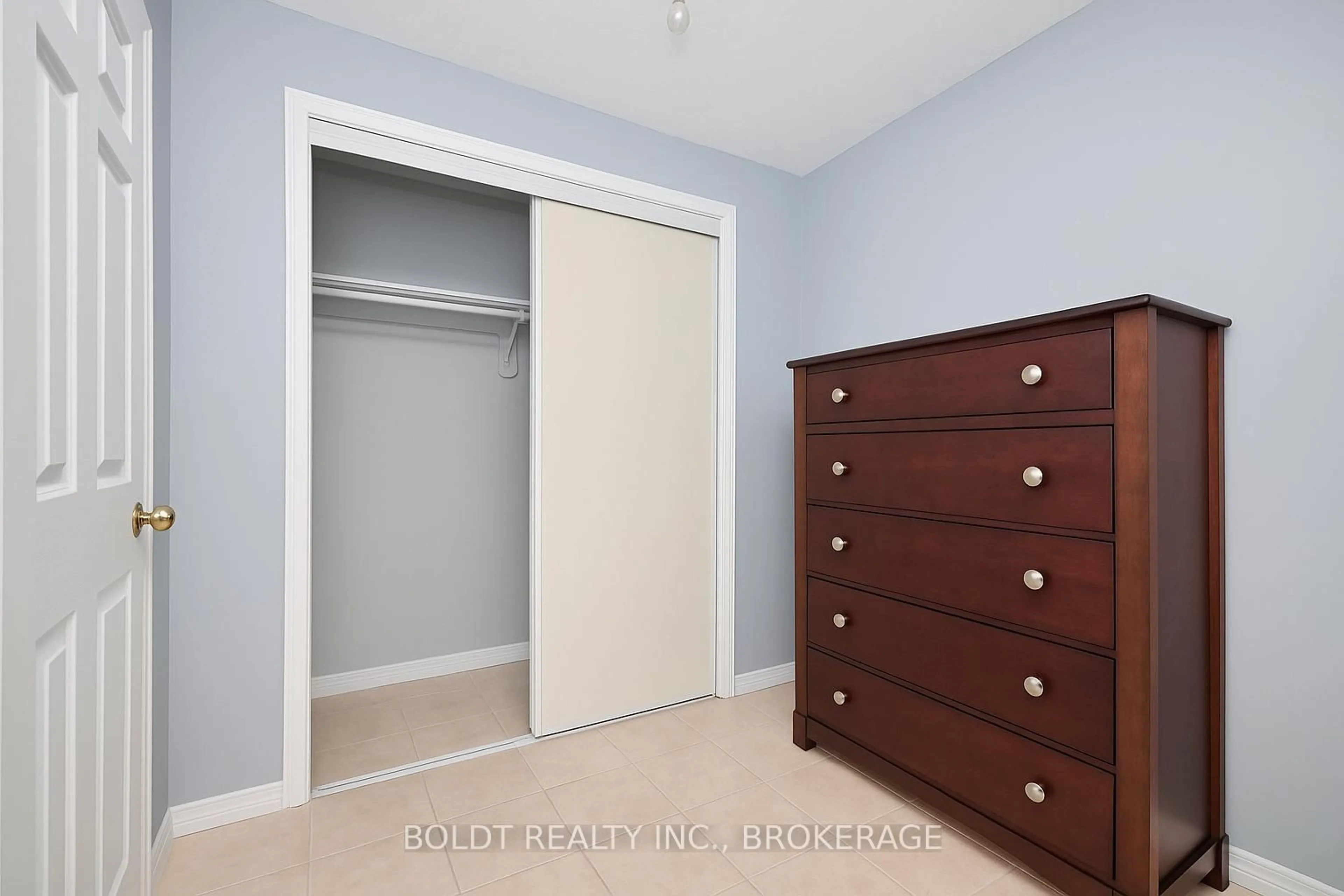 Storage room or clothes room or walk-in closet for 17 Colborne St, Thorold Ontario L2V 3P8