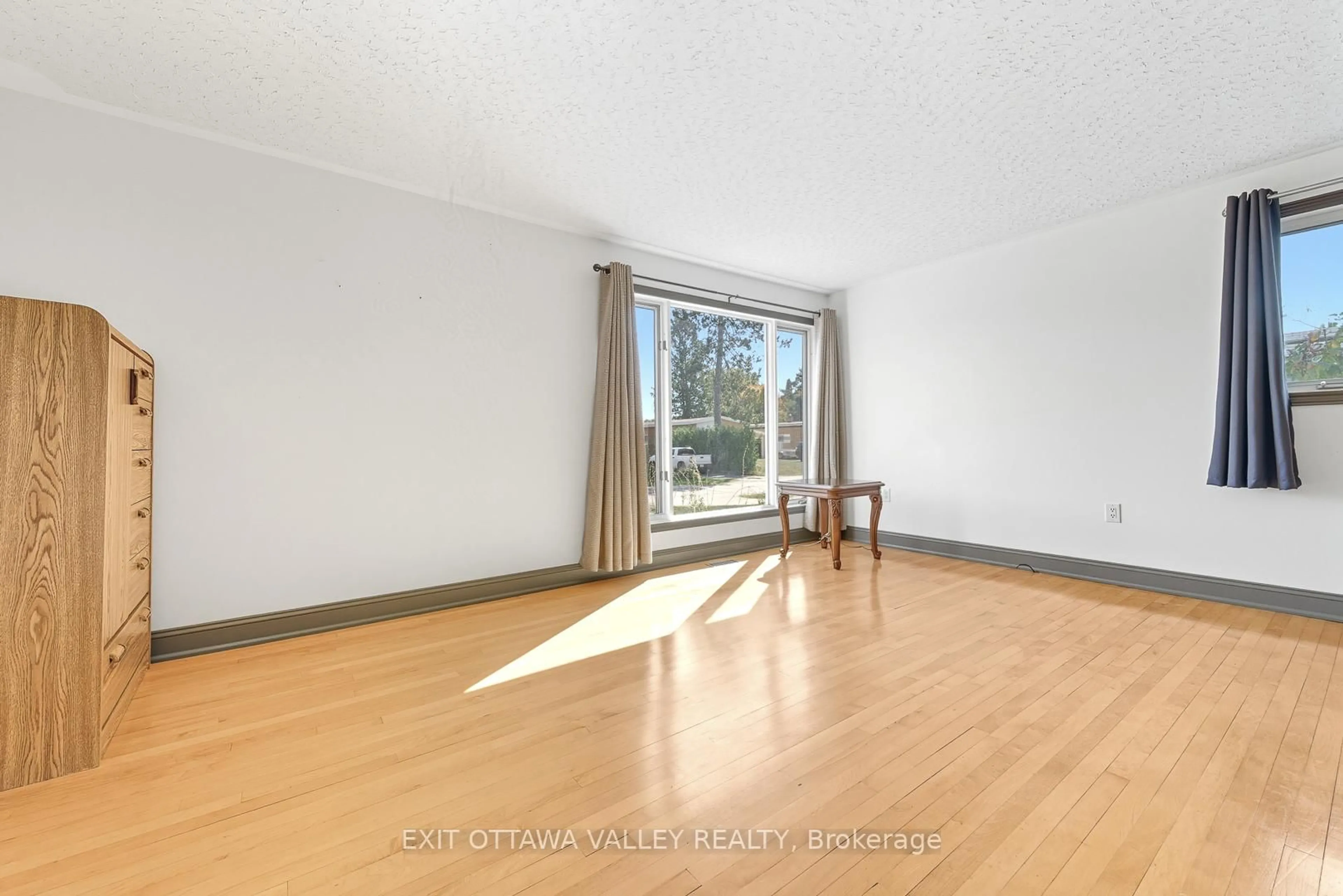 A pic of a room for 85 Frontenac Cres, Deep River Ontario K0J 1P0