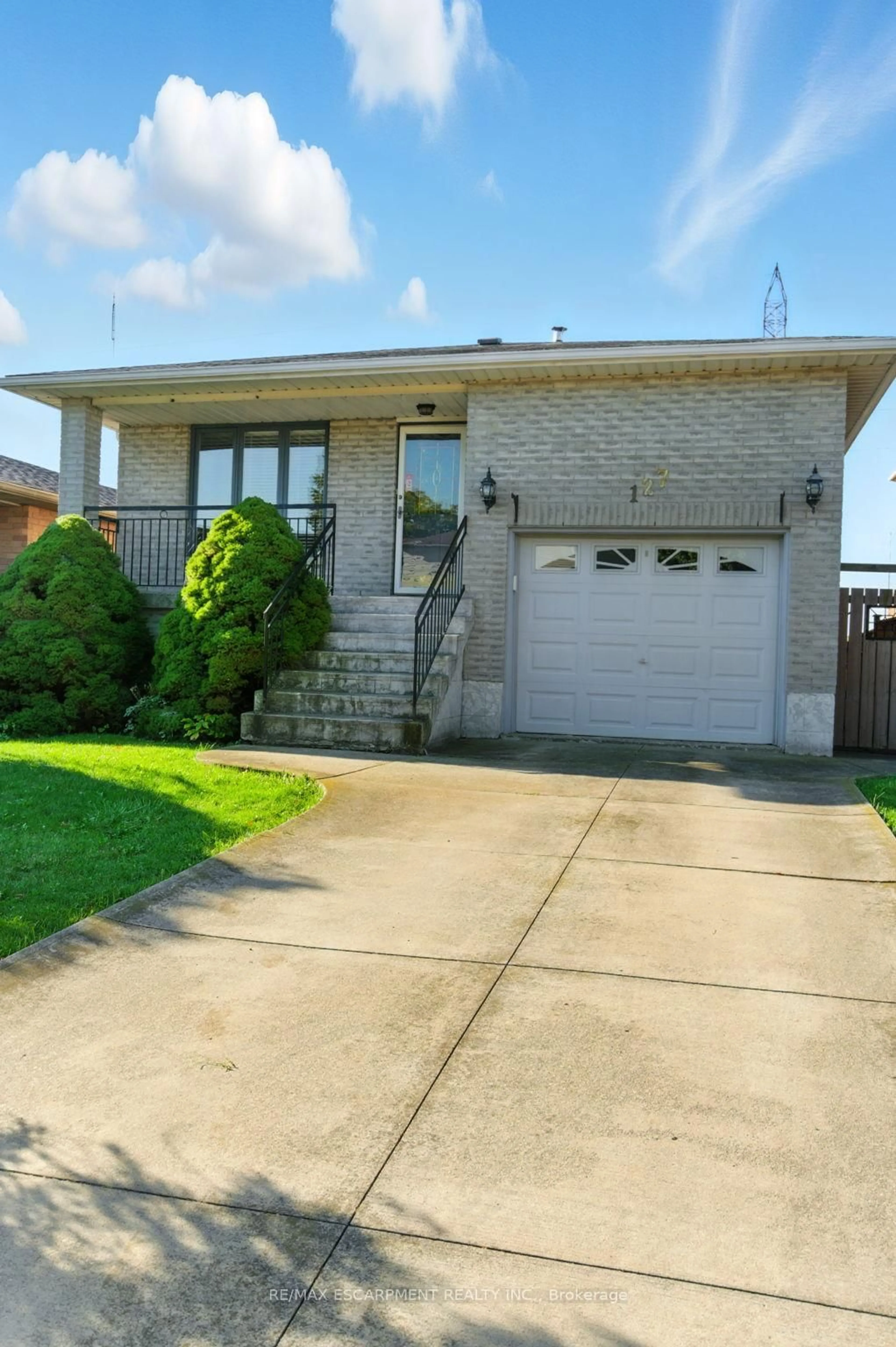 Home with brick exterior material, street for 127 Beaverbrook Ave, Hamilton Ontario L8W 3T1