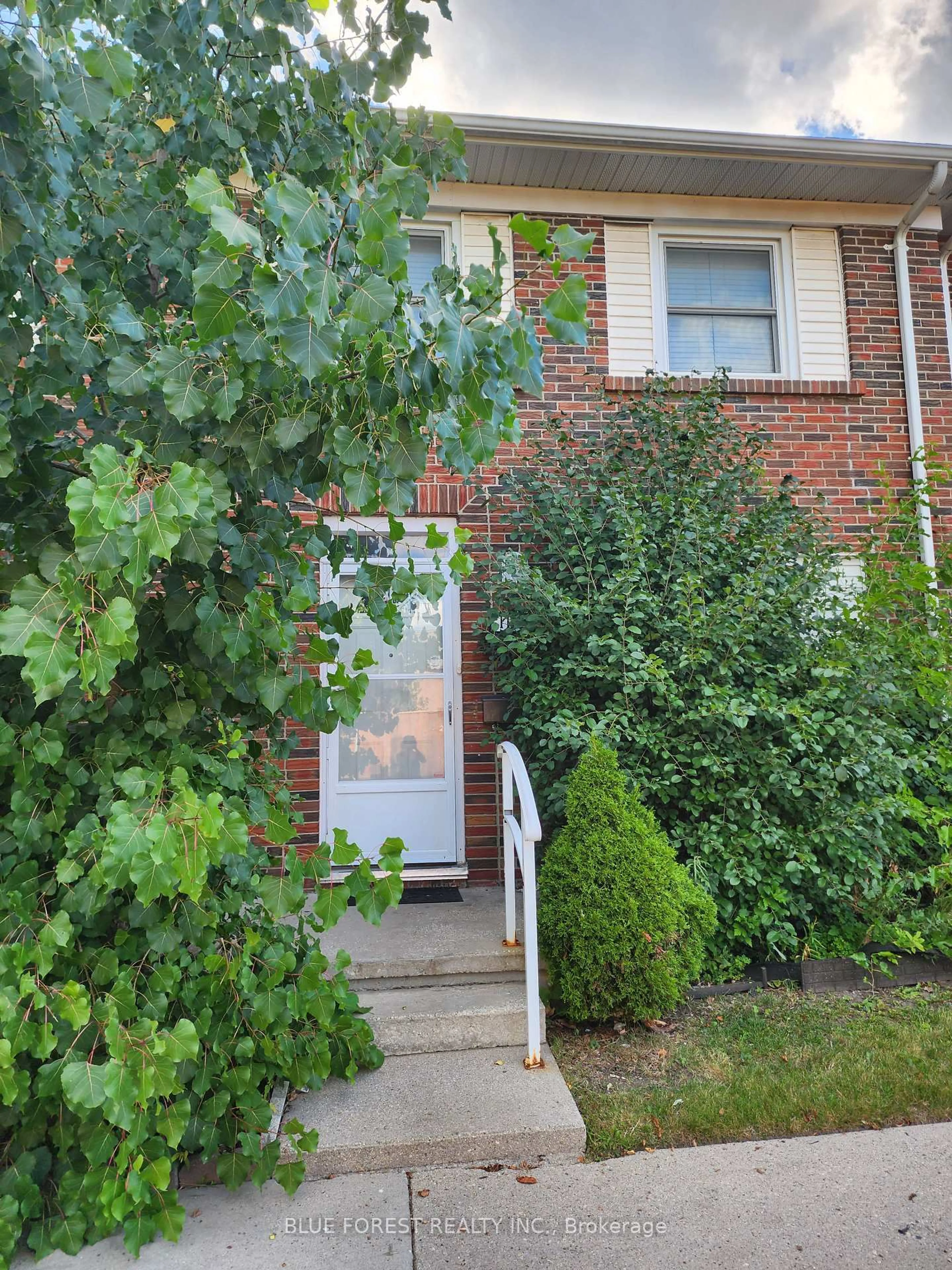 Home with brick exterior material, street for 1128 Southdale Rd #5, London South Ontario N6E 1B2