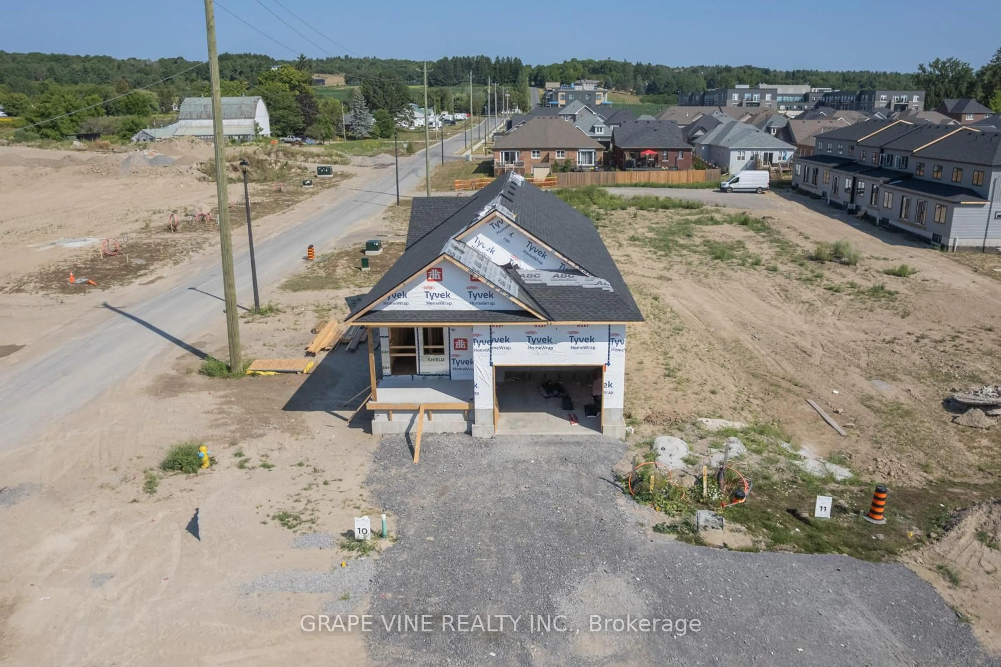 A pic from outside/outdoor area/front of a property/back of a property/a pic from drone, building for 131 Royal Gala Dr, Brighton Ontario K0K 1H0