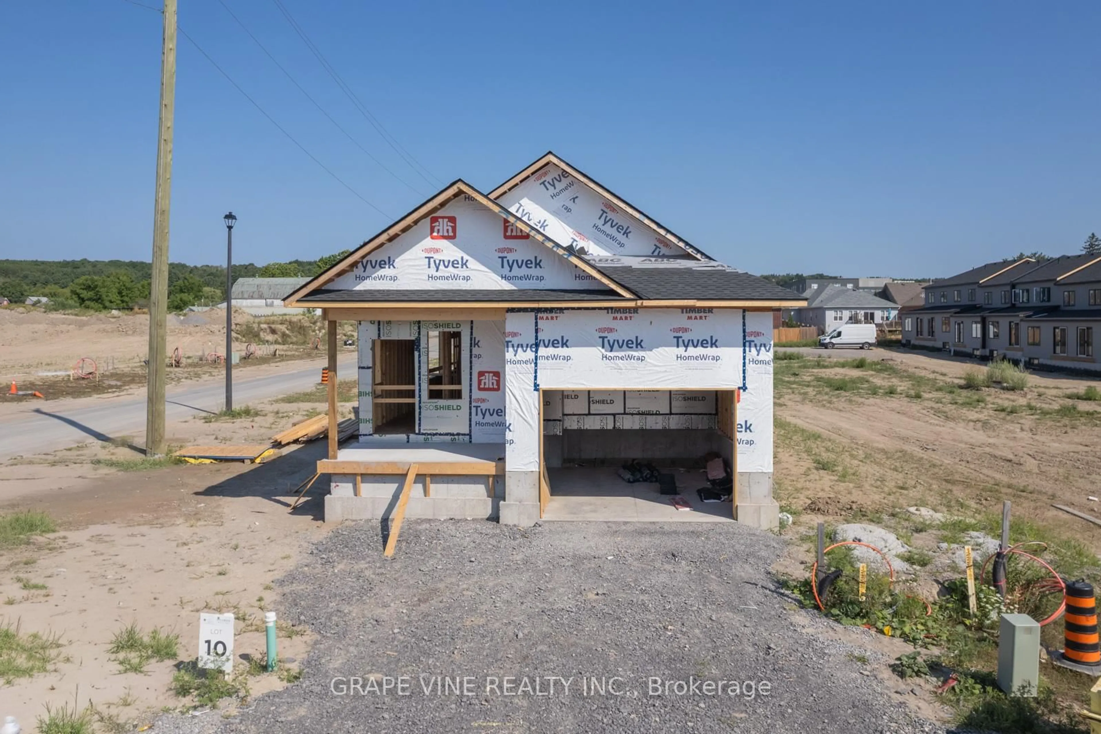 A pic from outside/outdoor area/front of a property/back of a property/a pic from drone, building for 131 Royal Gala Dr, Brighton Ontario K0K 1H0