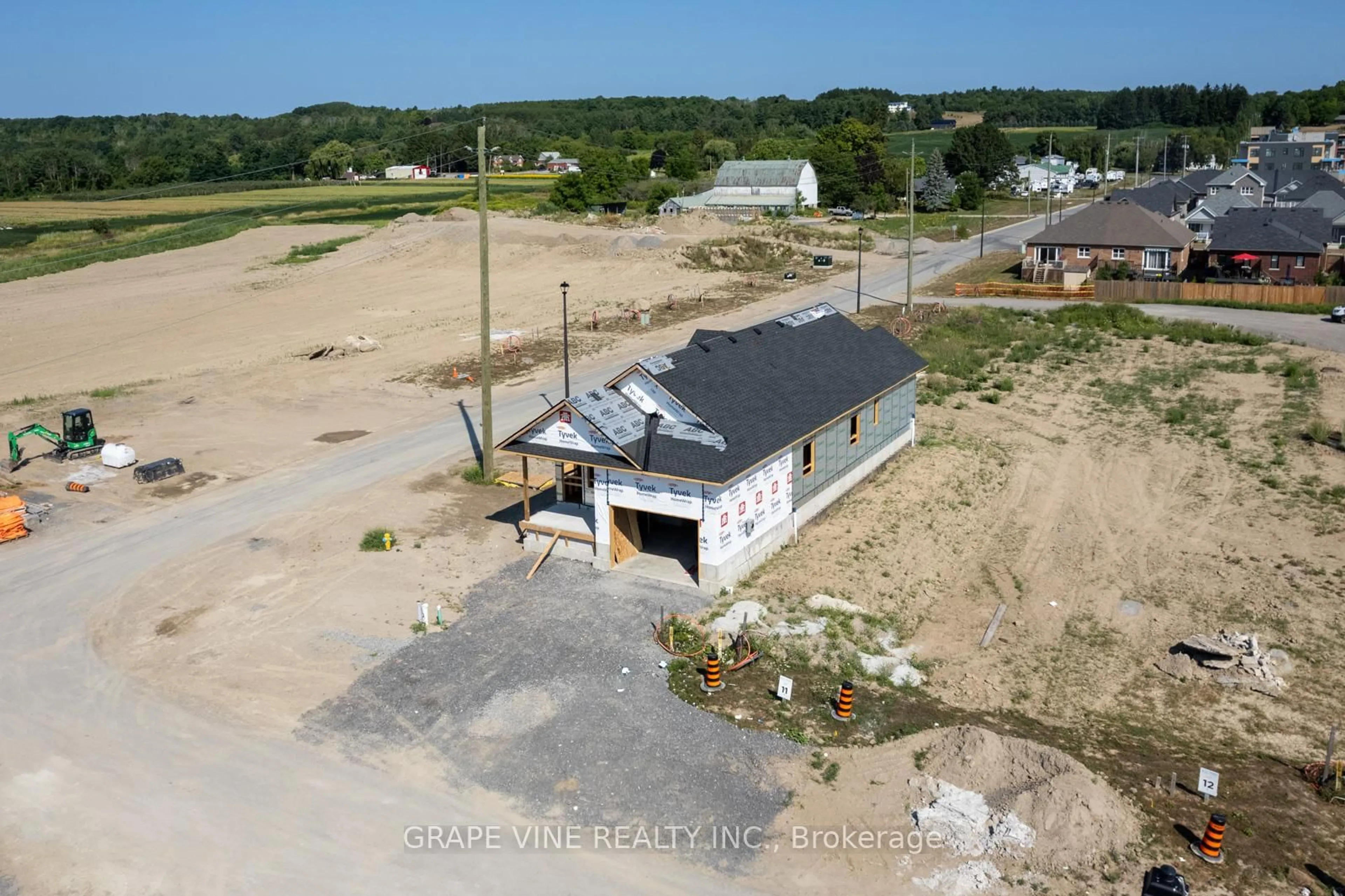 A pic from outside/outdoor area/front of a property/back of a property/a pic from drone, building for 131 Royal Gala Dr, Brighton Ontario K0K 1H0