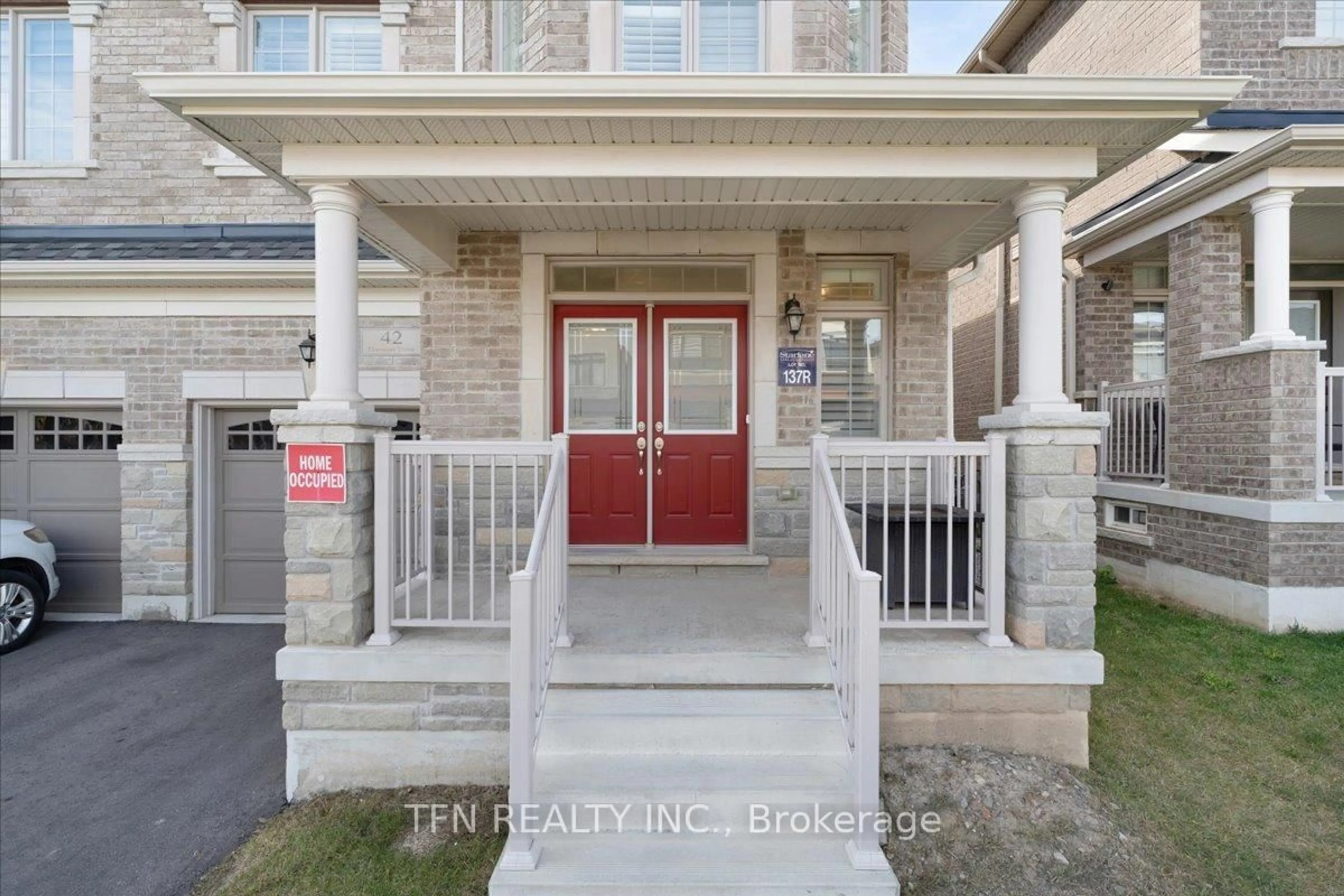 Indoor entryway for 42 Ebenezer Dr, Hamilton Ontario L8B 1Y3