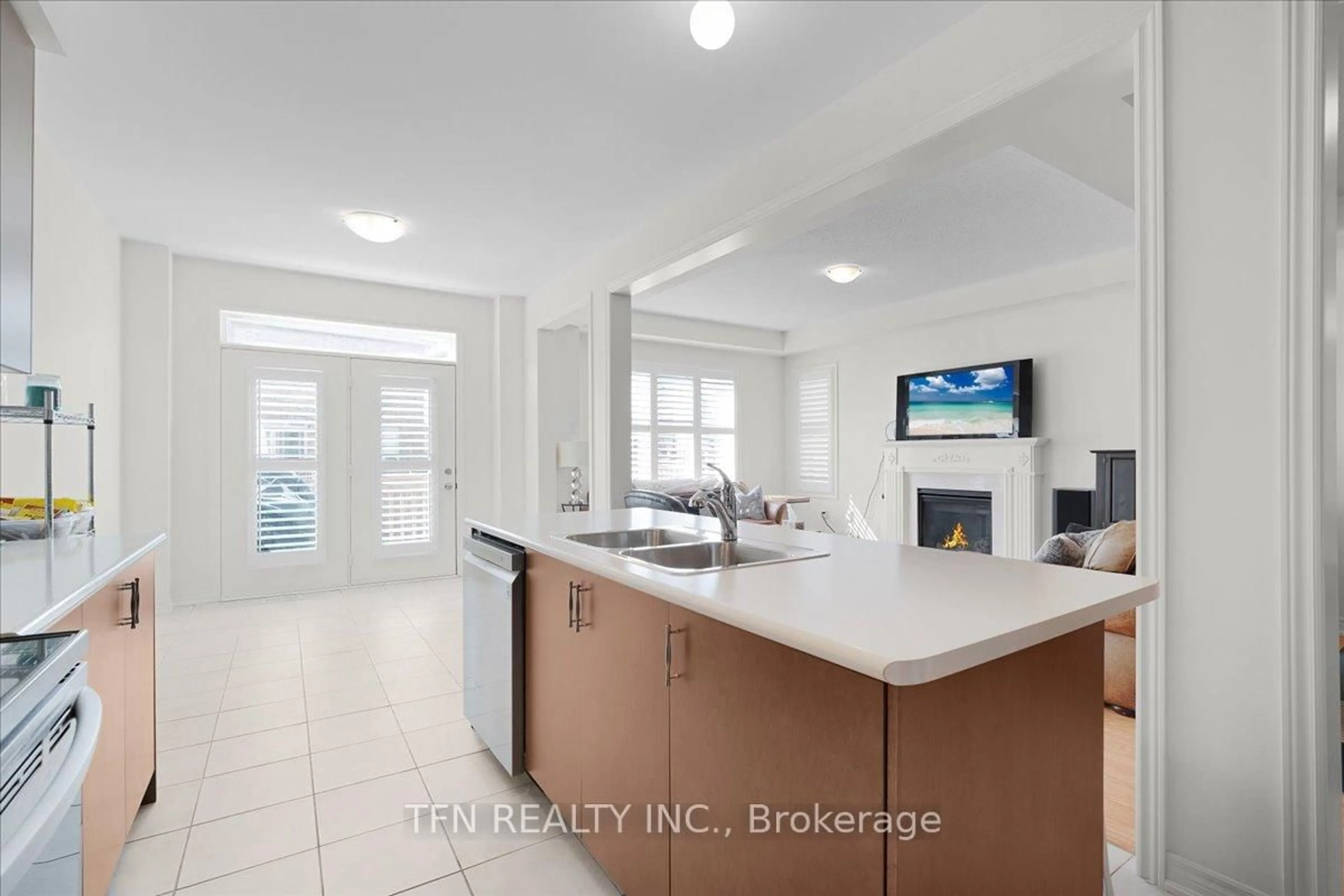 Open concept kitchen, ceramic/tile floor for 42 Ebenezer Dr, Hamilton Ontario L8B 1Y3