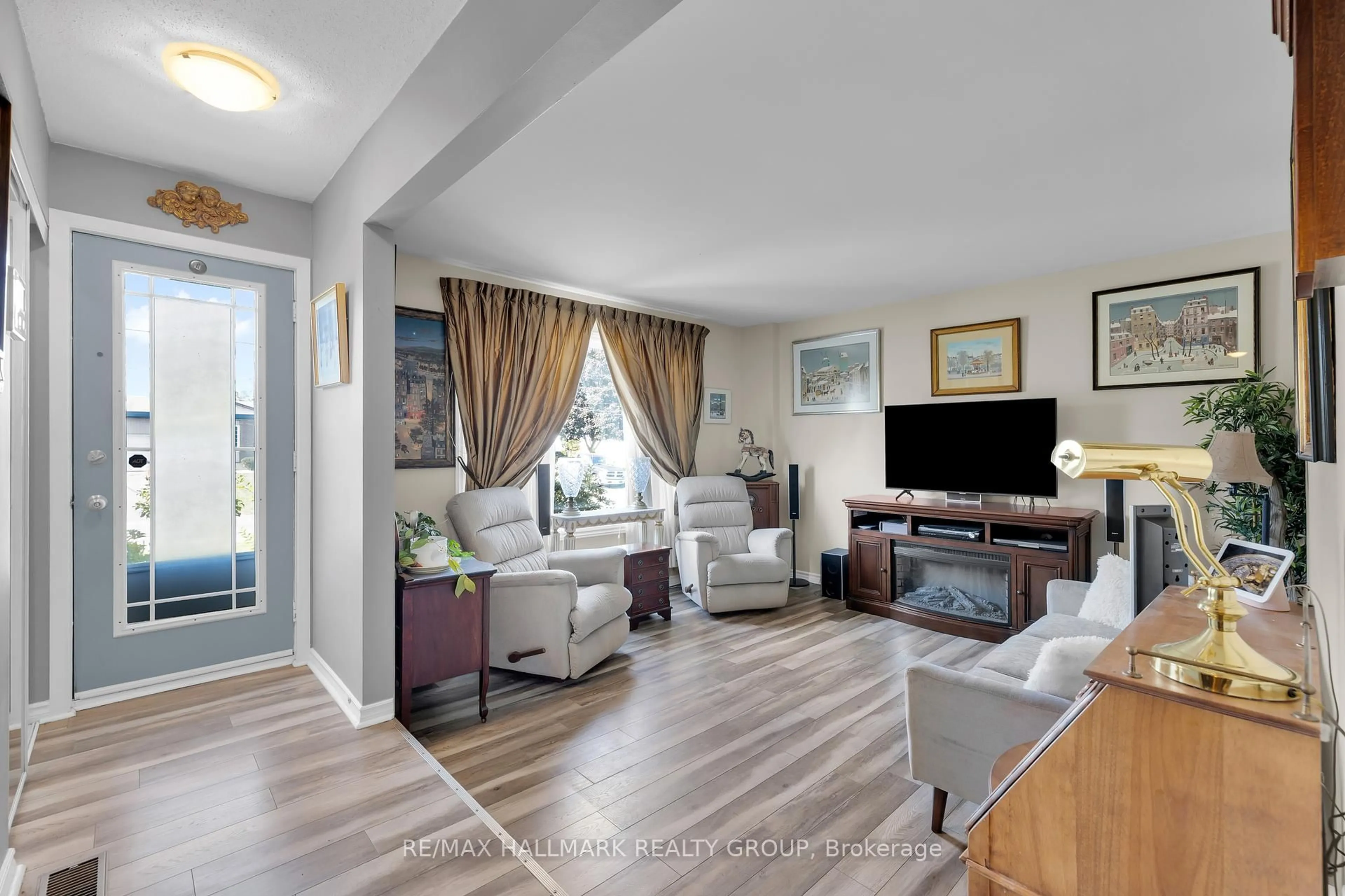 Living room with furniture, unknown for 34 Menard St, Russell Ontario K0A 1W0