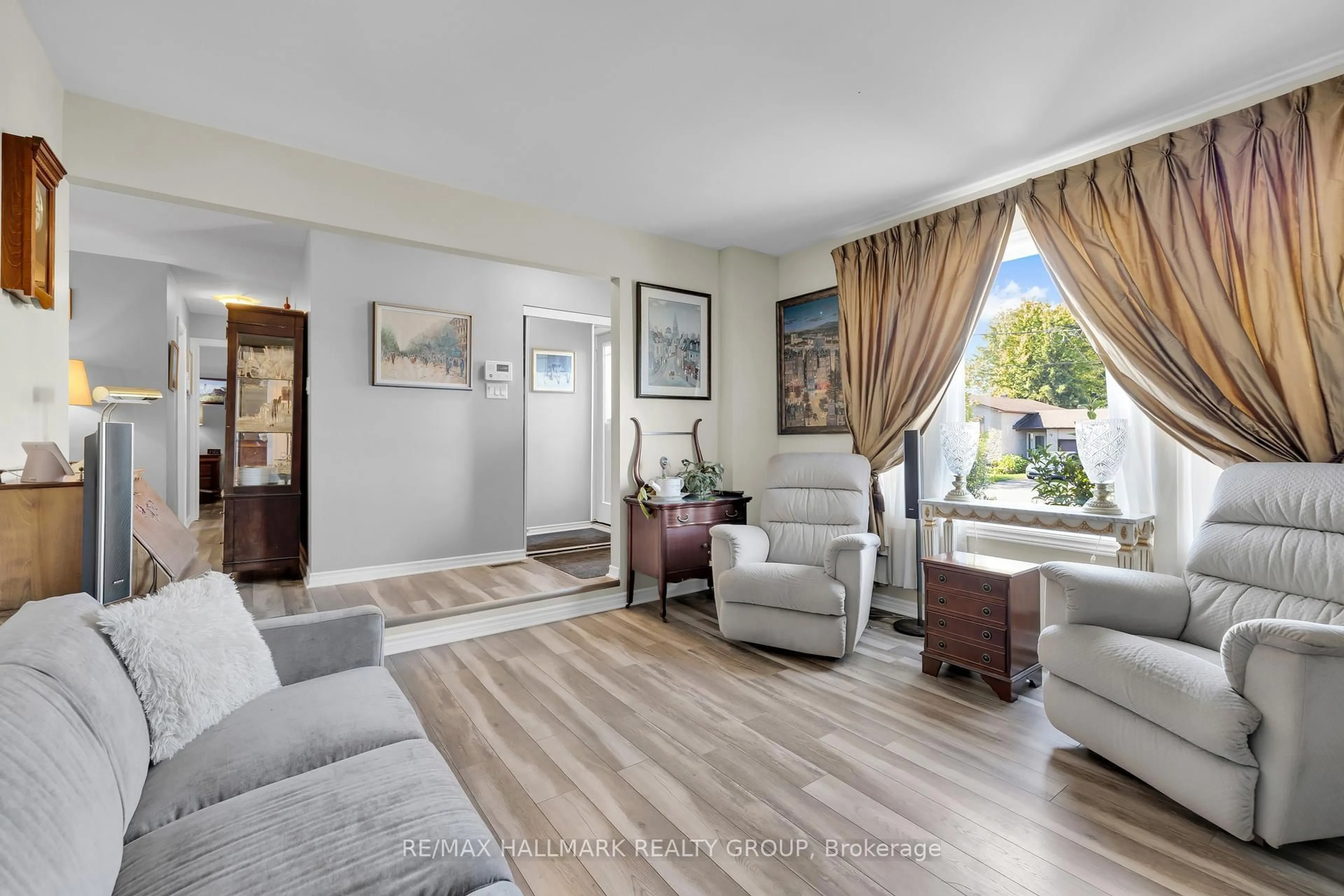Living room with furniture, unknown for 34 Menard St, Russell Ontario K0A 1W0