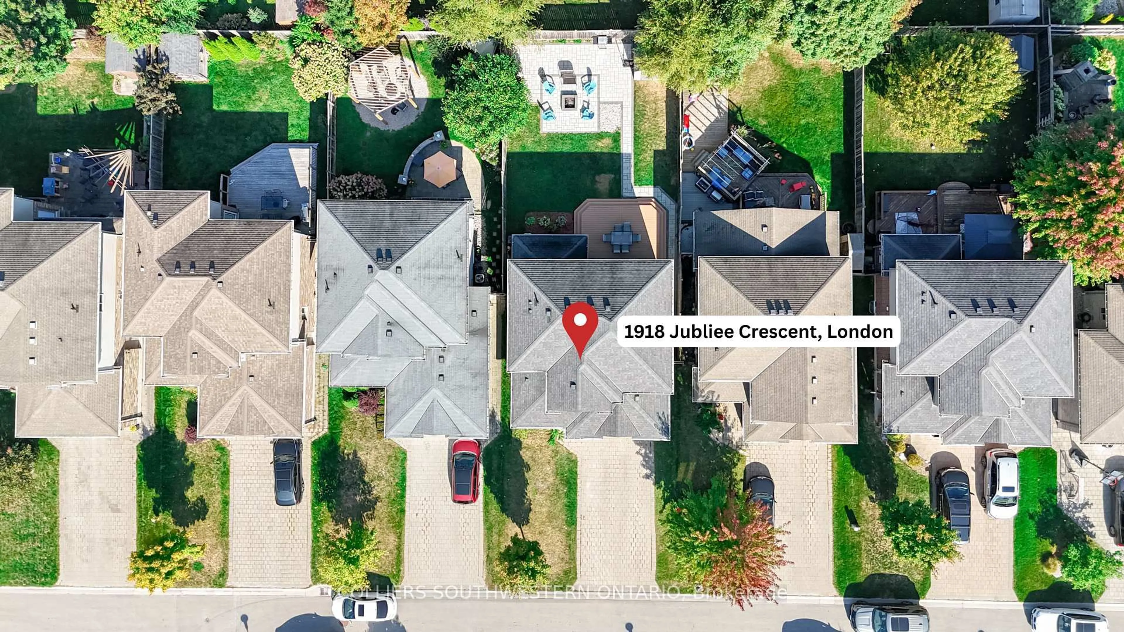 A pic from outside/outdoor area/front of a property/back of a property/a pic from drone, street for 1918 Jubilee Cres, London North Ontario N6G 0H6