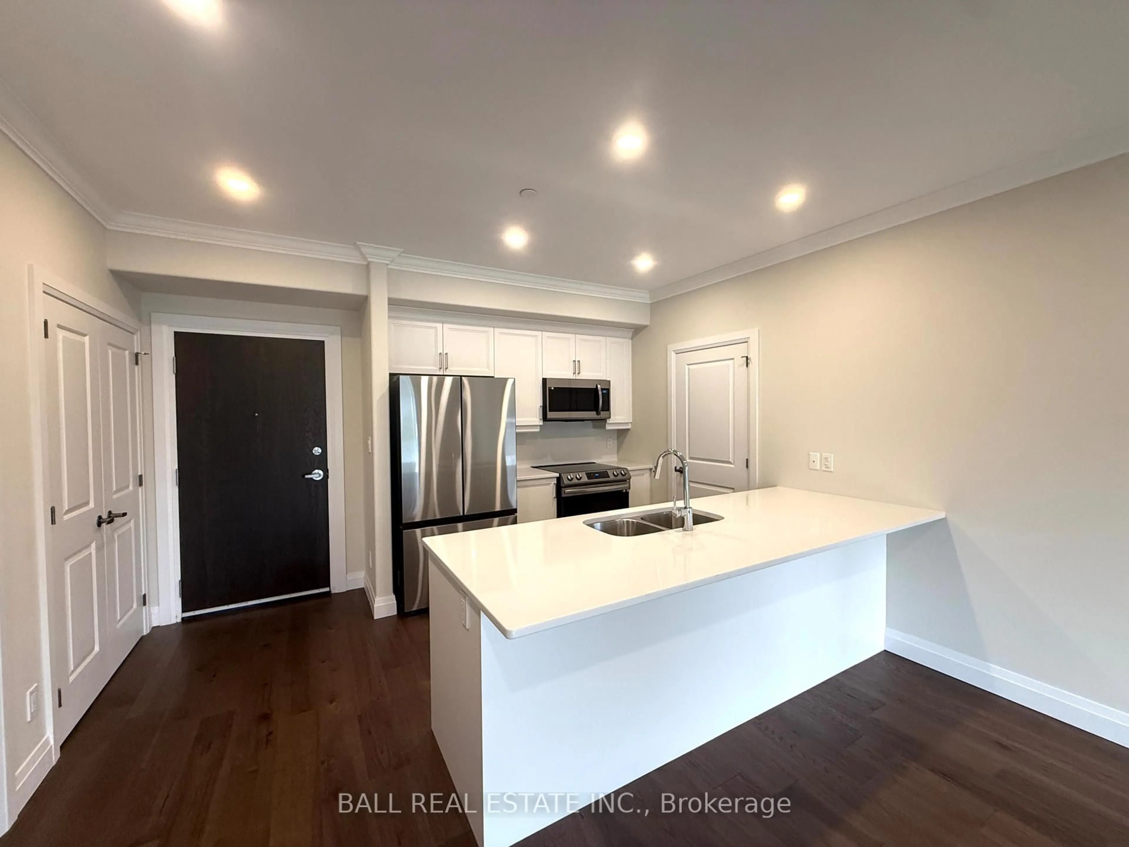 Open concept kitchen, wood/laminate floor for 19 Hampton Lane #102, Selwyn Ontario K0L 2H0