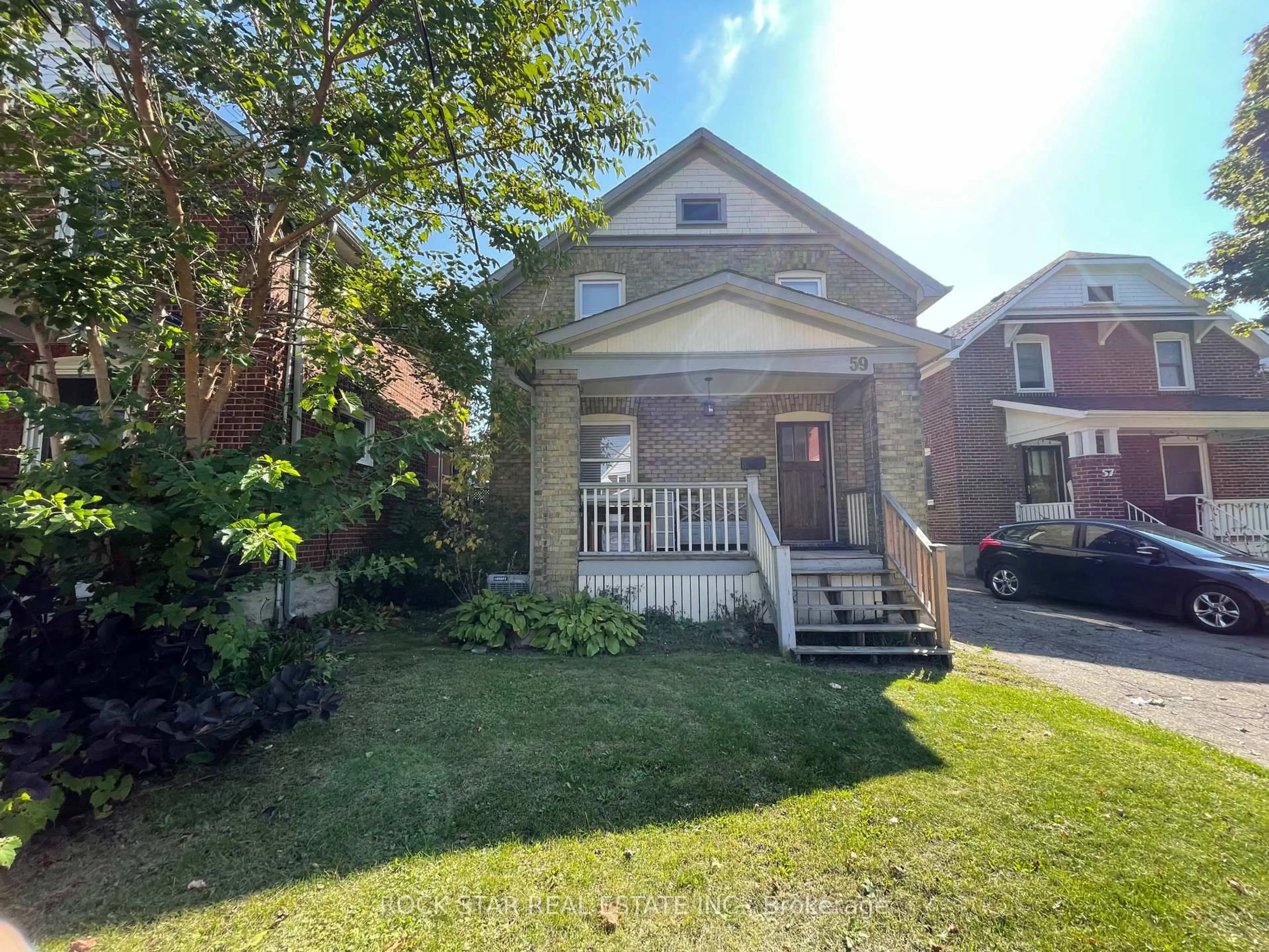 A pic from outside/outdoor area/front of a property/back of a property/a pic from drone, street for 59 Laurel St, Waterloo Ontario N2J 2H3