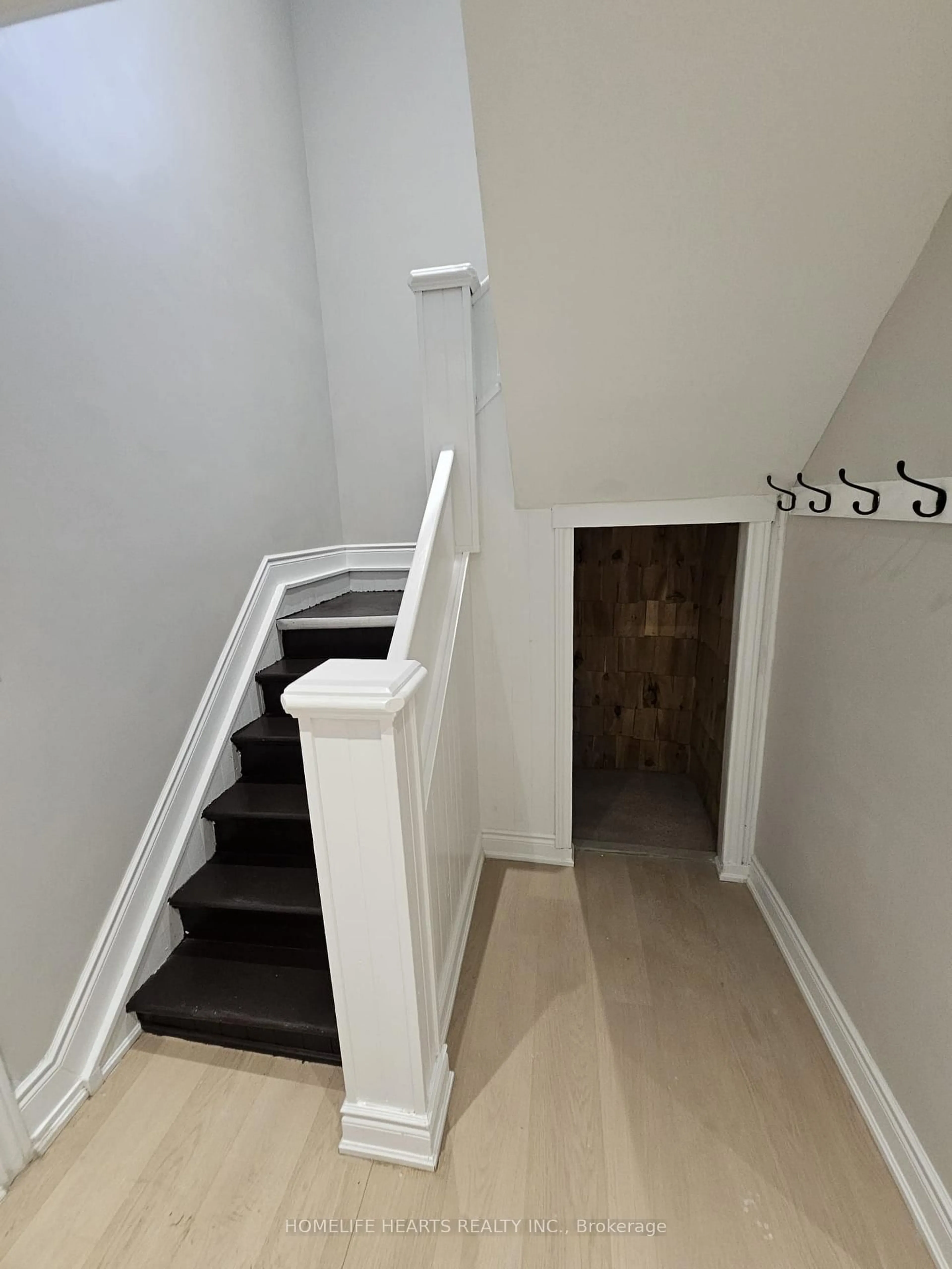 Stairs for 267 St James St, Sault Ste Marie Ontario P6A 1P7