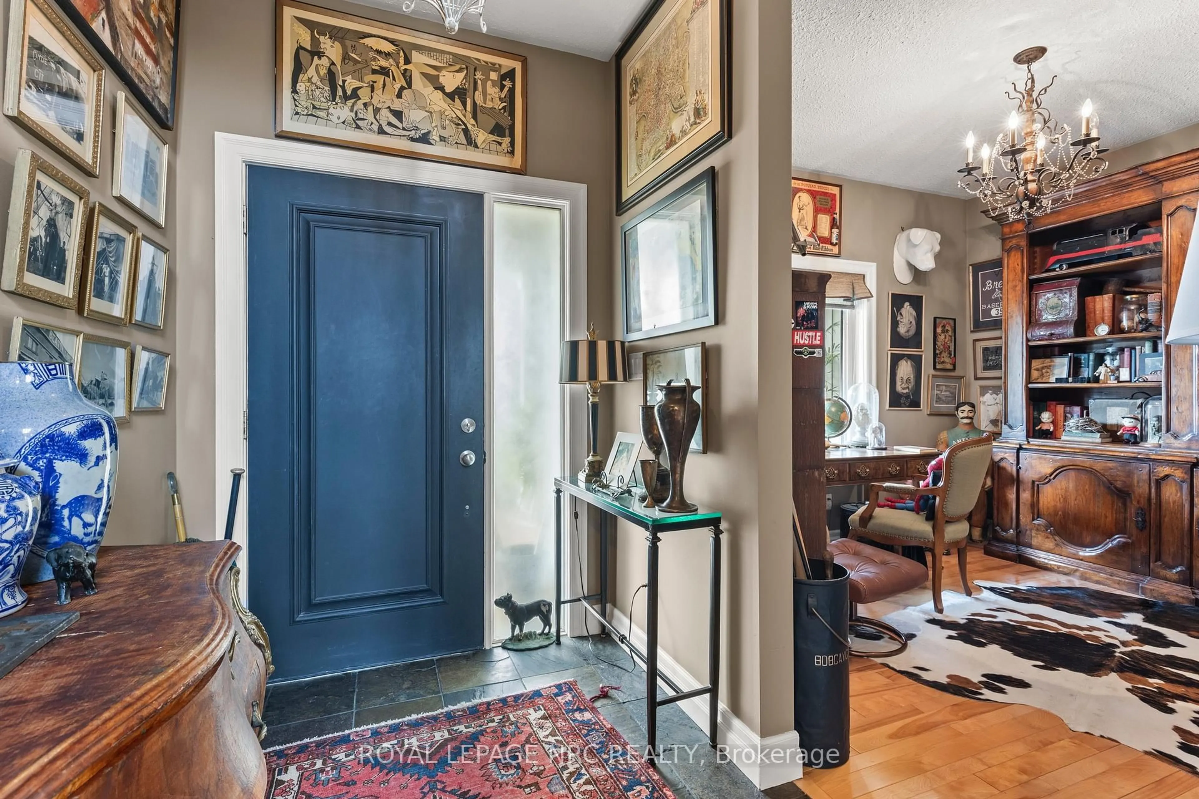 Indoor entryway for 1 Karsam Crt, Niagara-on-the-Lake Ontario L0S 1J0