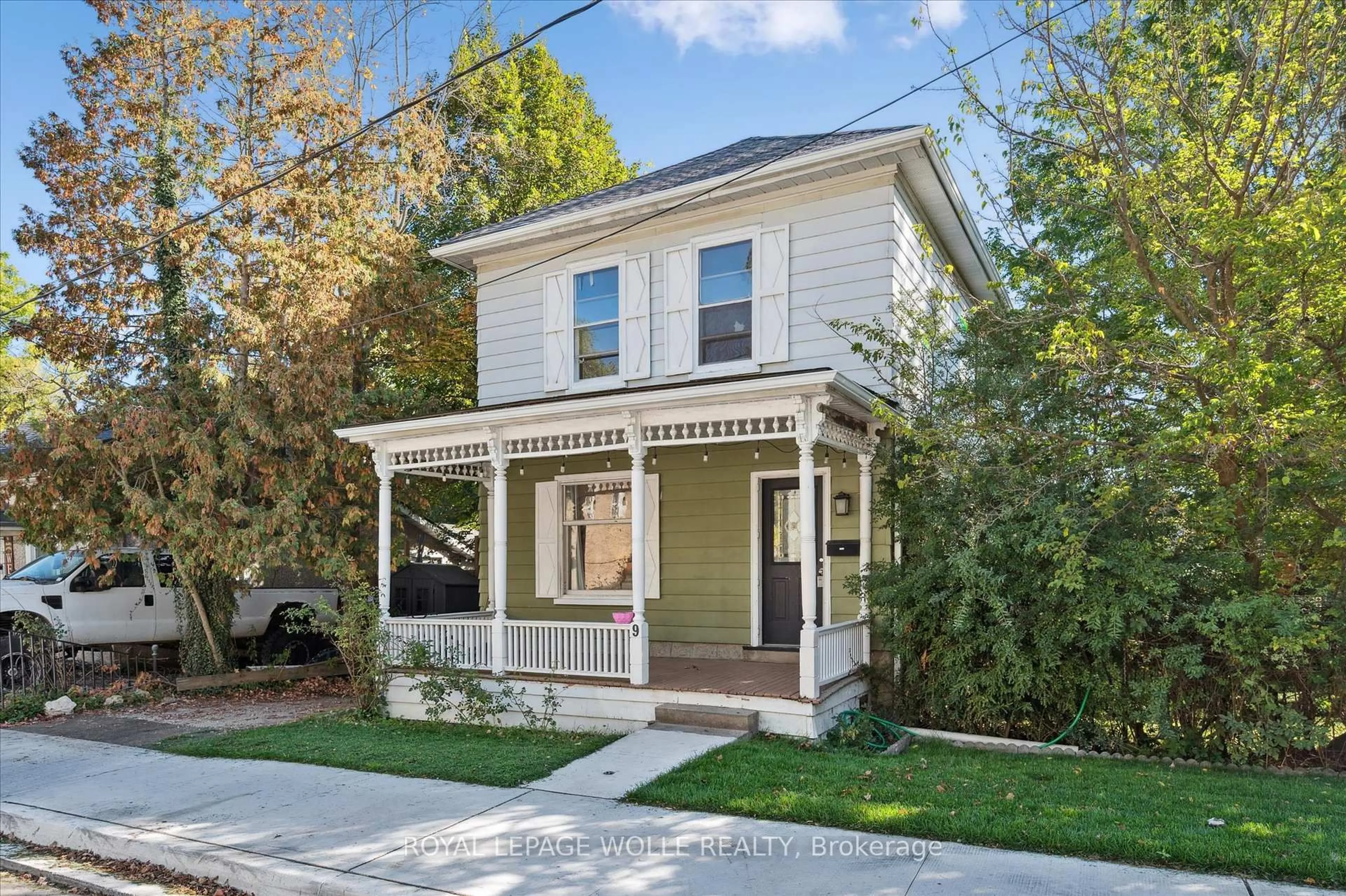 Home with vinyl exterior material, street for 9 Metcalfe St, Cambridge Ontario N1S 2N7