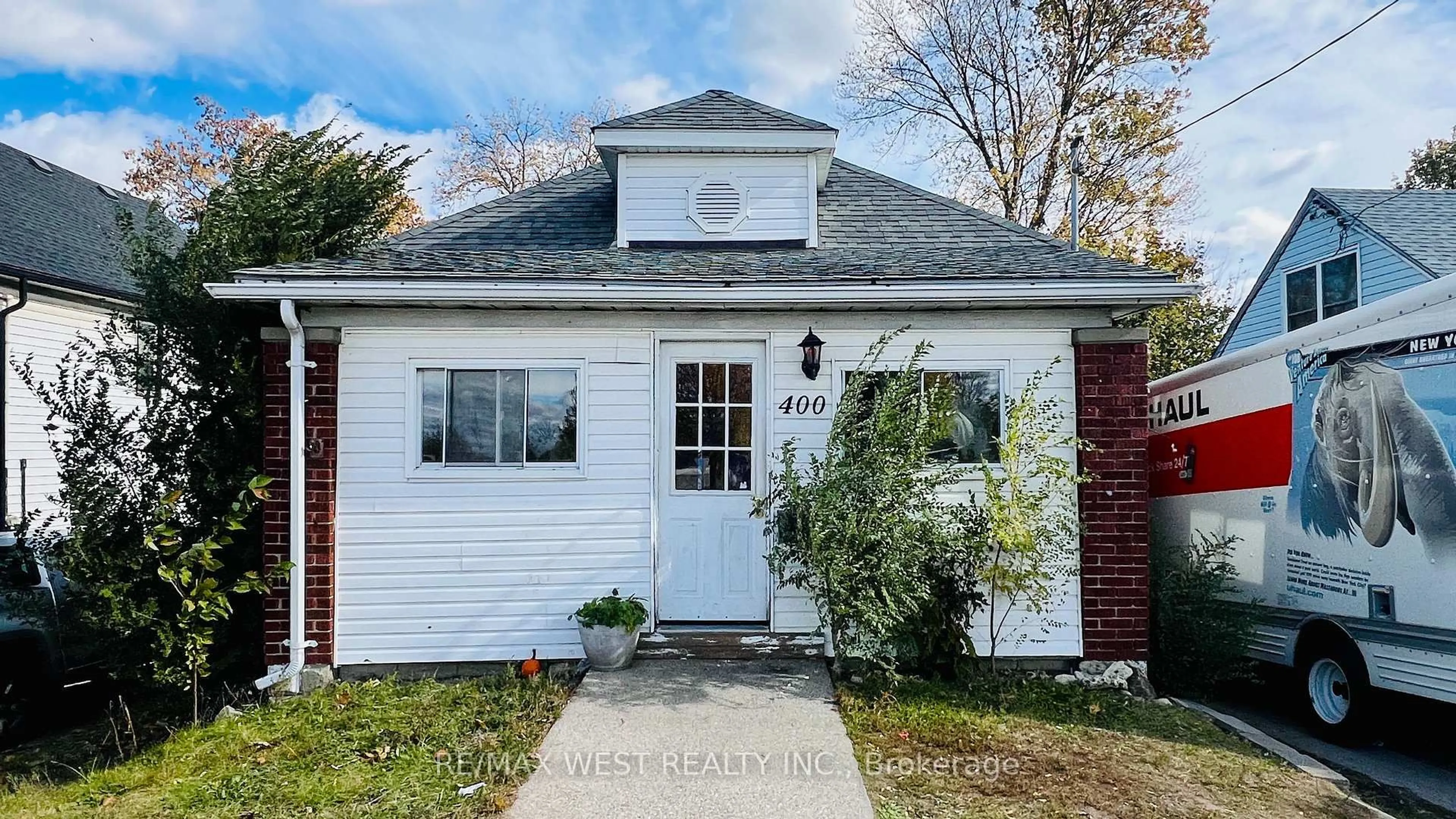 Unknown for 400 Brock St, Sarnia Ontario N7T 2X2