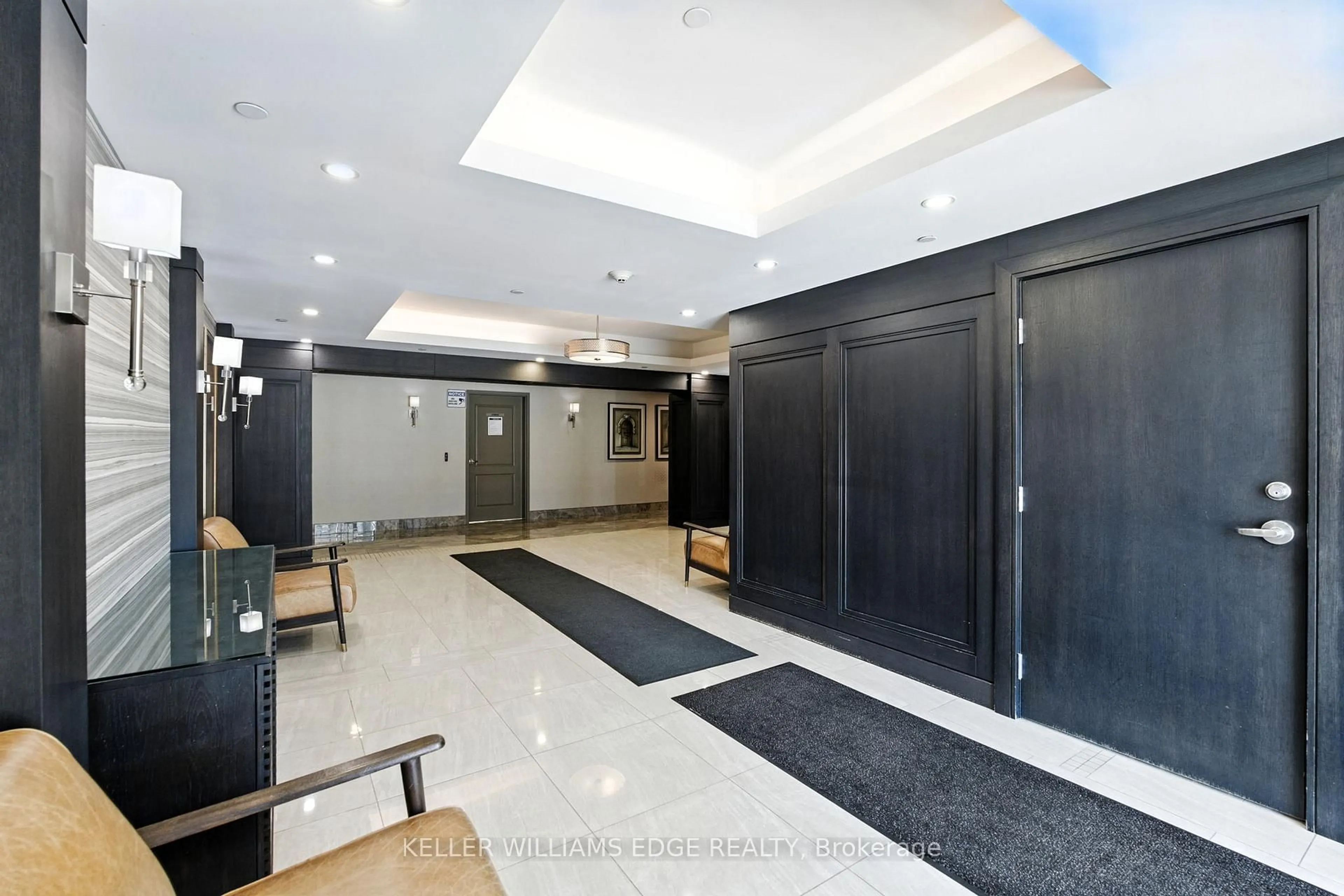 Indoor foyer for 125 Shoreview Pl #338, Hamilton Ontario L8E 6G4