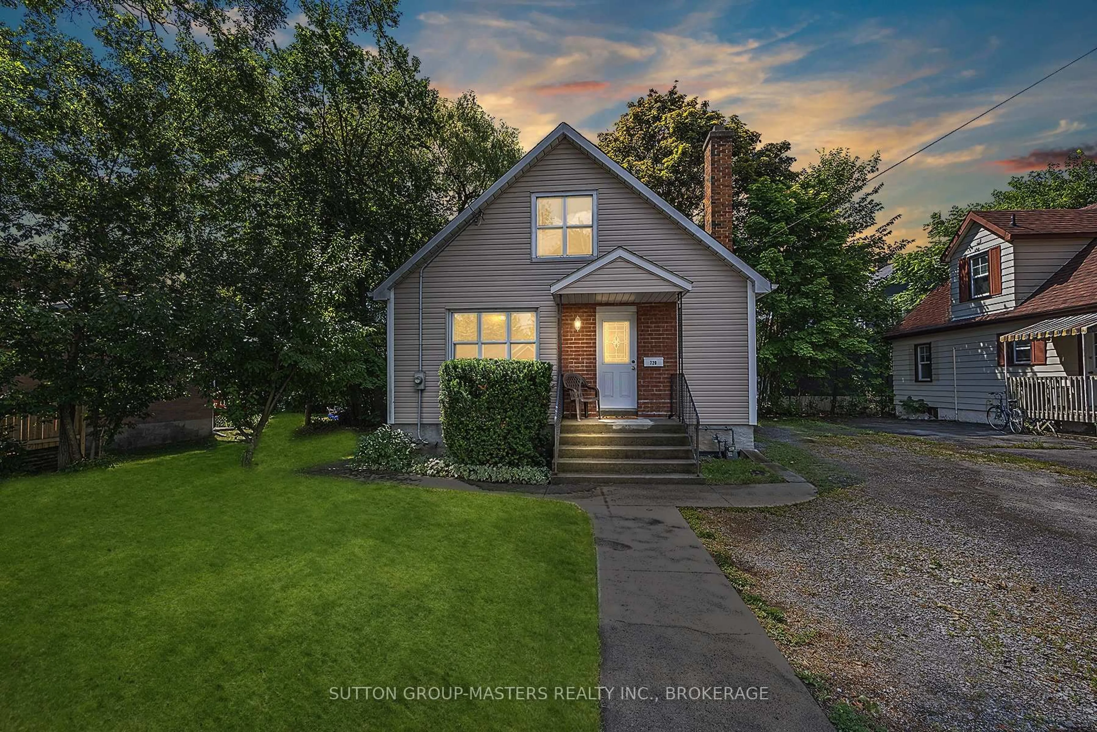 A pic from outside/outdoor area/front of a property/back of a property/a pic from drone, street for 720 Brock St, Kingston Ontario K7L 1W2