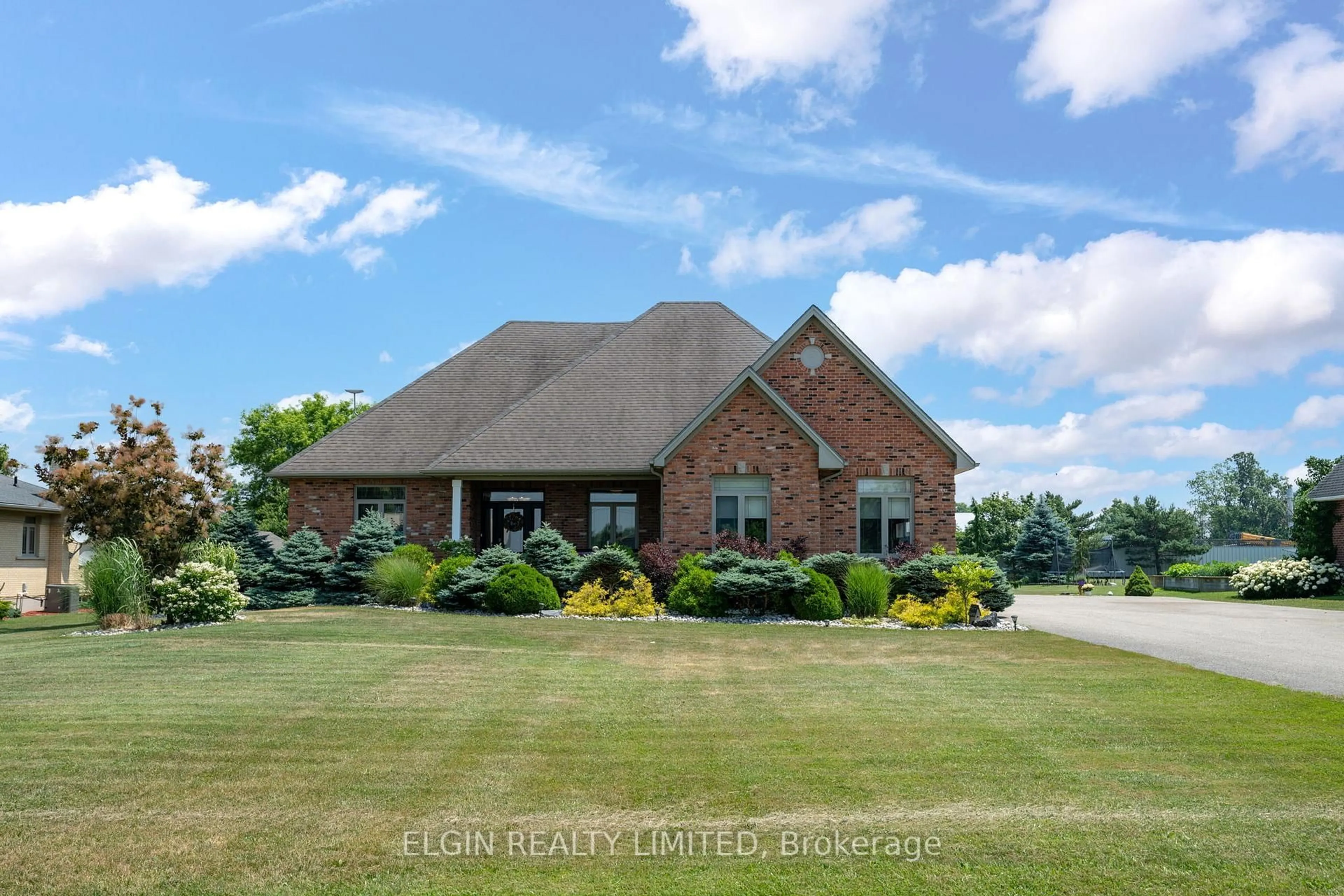 Home with brick exterior material, unknown for 9538 Tower Rd, Central Elgin Ontario N5P 3S7