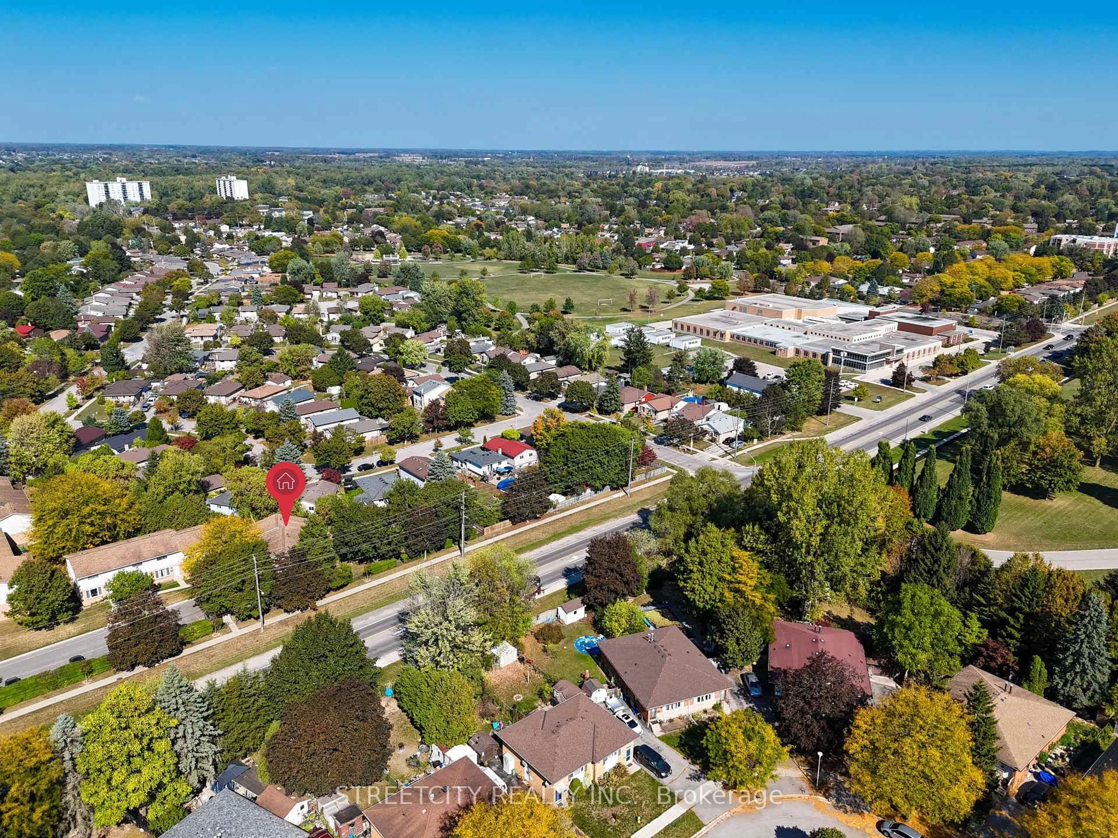 A pic from outside/outdoor area/front of a property/back of a property/a pic from drone, street for 45 Gatewood Pl #19, London East Ontario N5Y 5A4