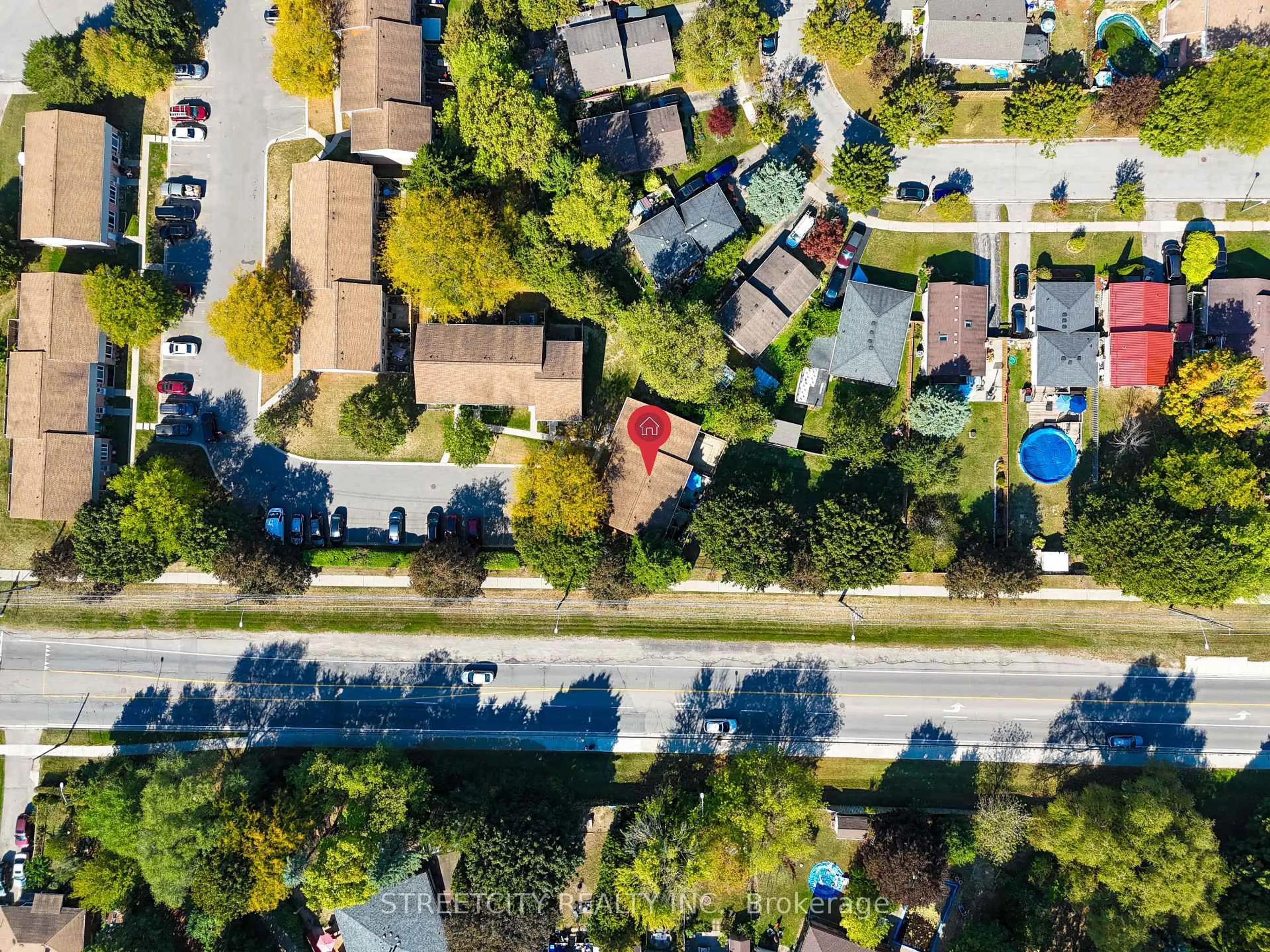 A pic from outside/outdoor area/front of a property/back of a property/a pic from drone, street for 45 Gatewood Pl #19, London East Ontario N5Y 5A4