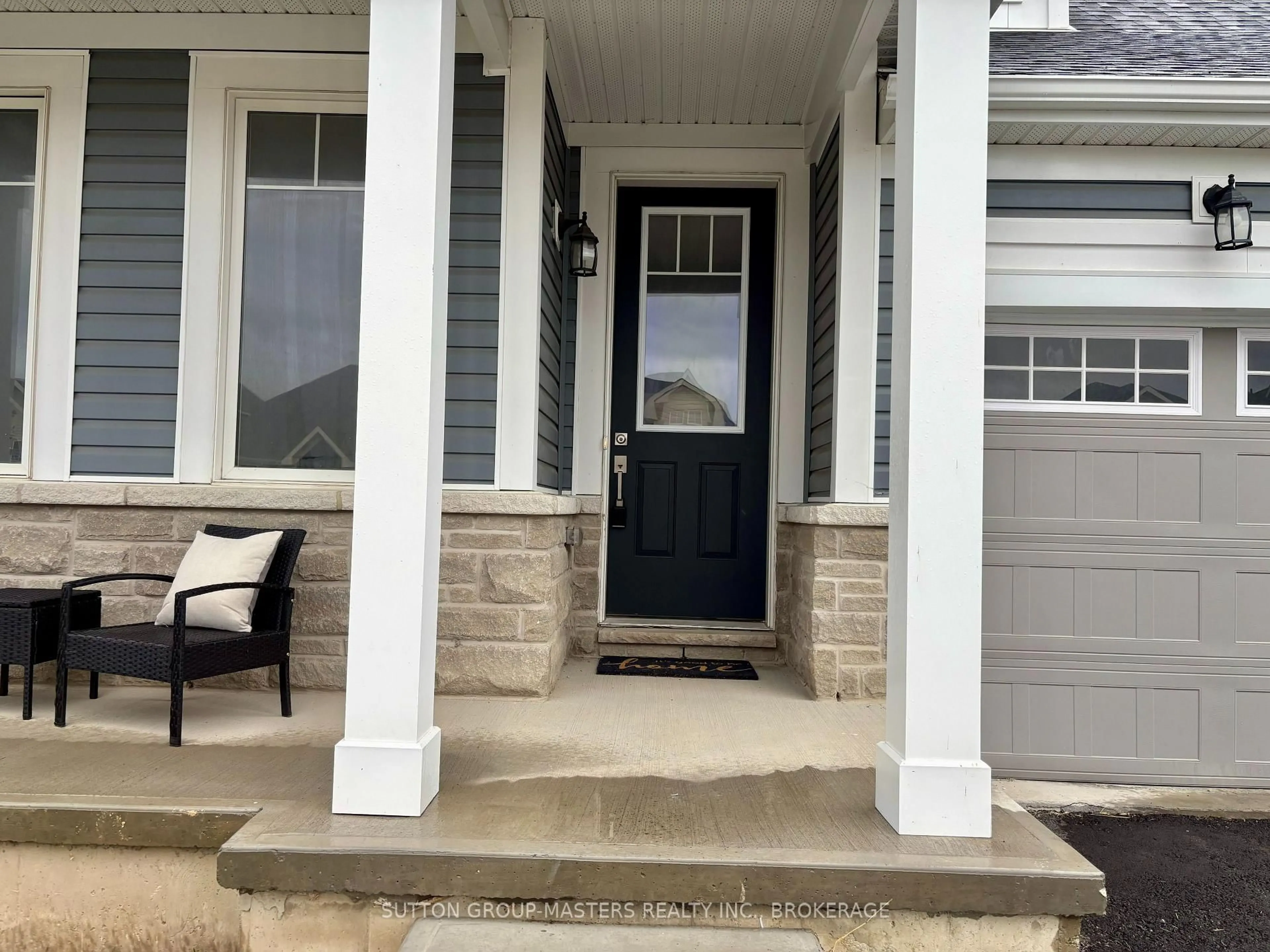 Indoor entryway for 19 OAKMONT Dr, Bath Ontario K0H 1G0