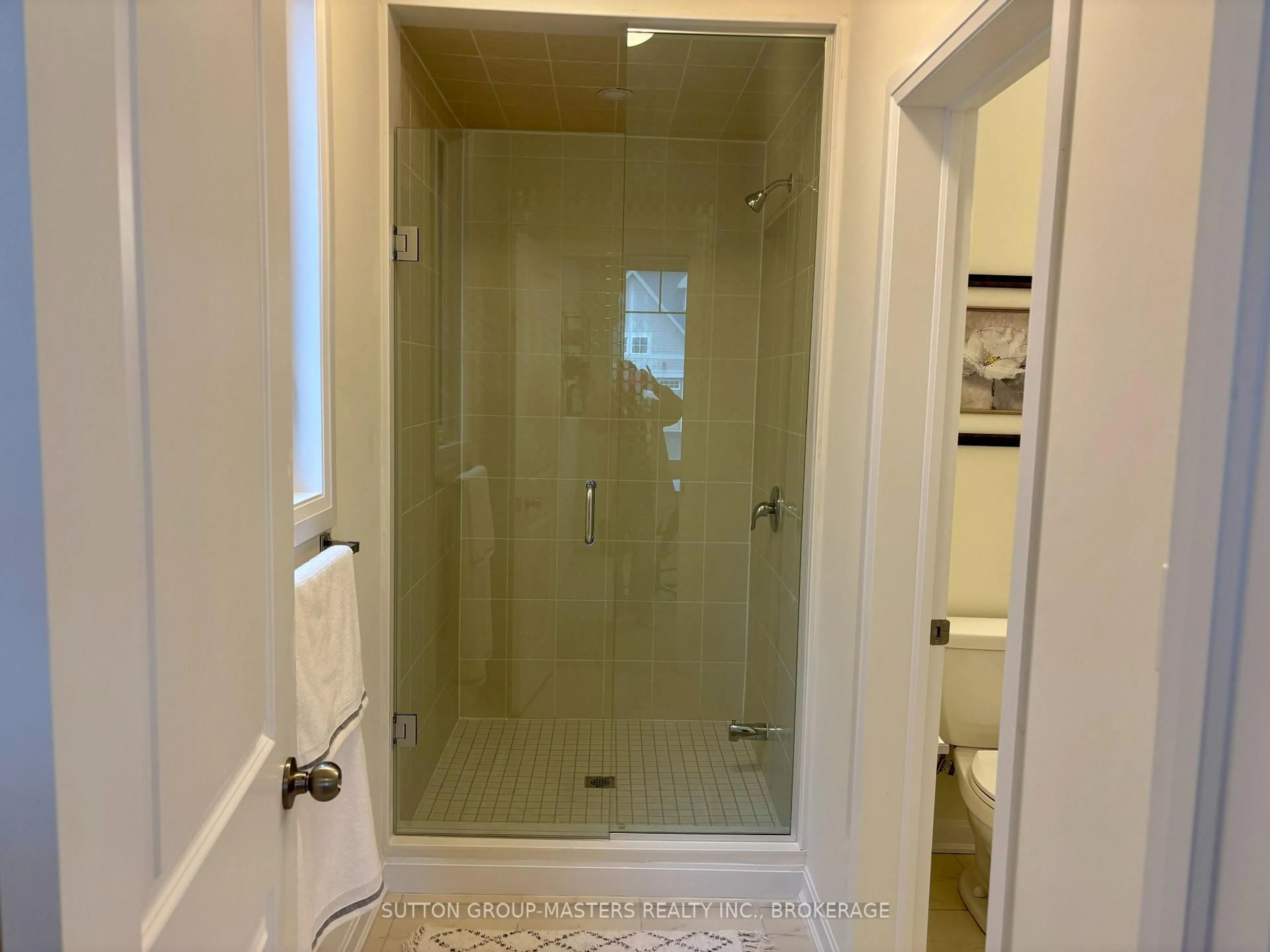 Standard bathroom, ceramic/tile floor for 19 OAKMONT Dr, Bath Ontario K0H 1G0