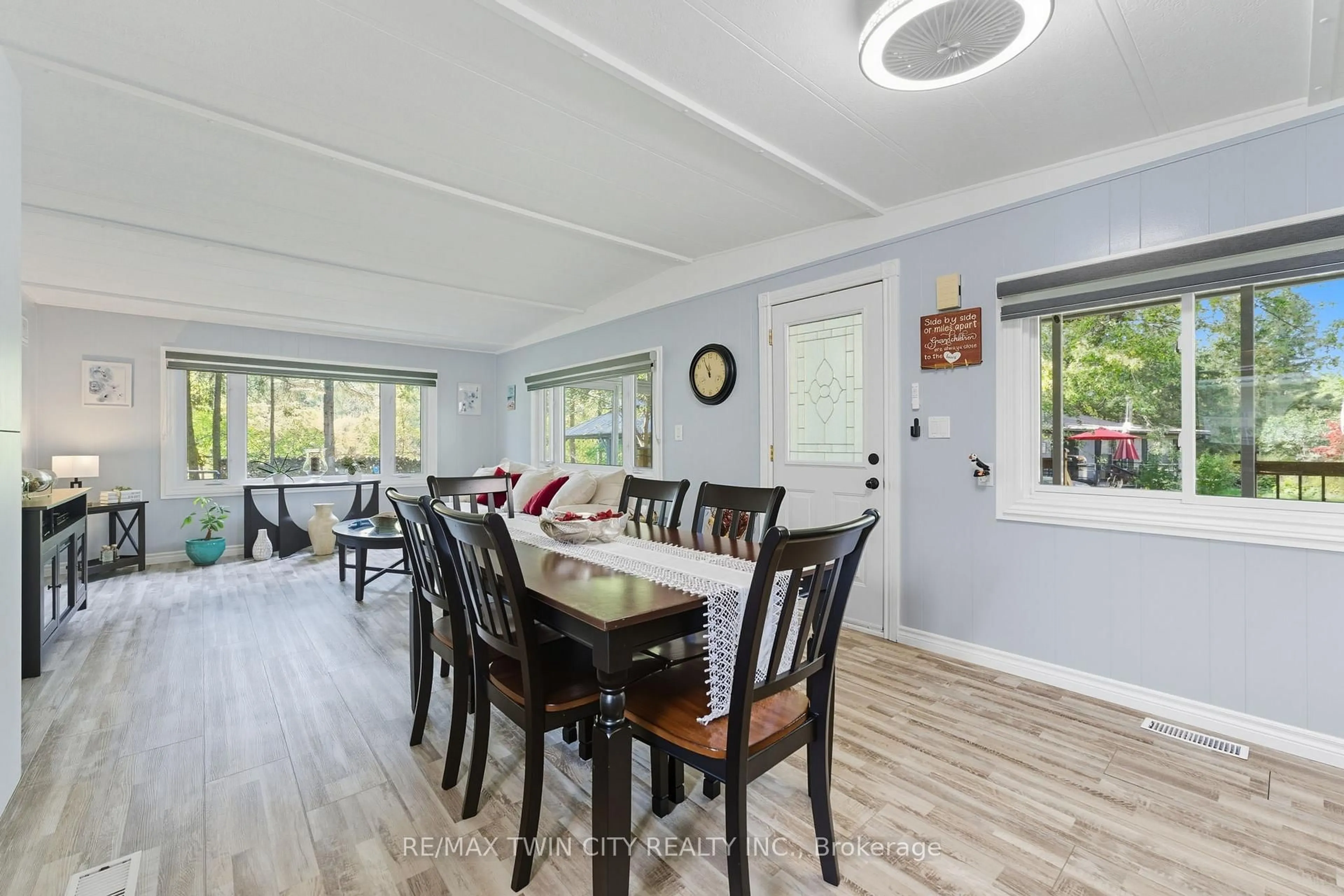 Dining room, wood/laminate floor for 673 BRANT WATERLOO Rd #518, North Dumfries Ontario N0B 1E0