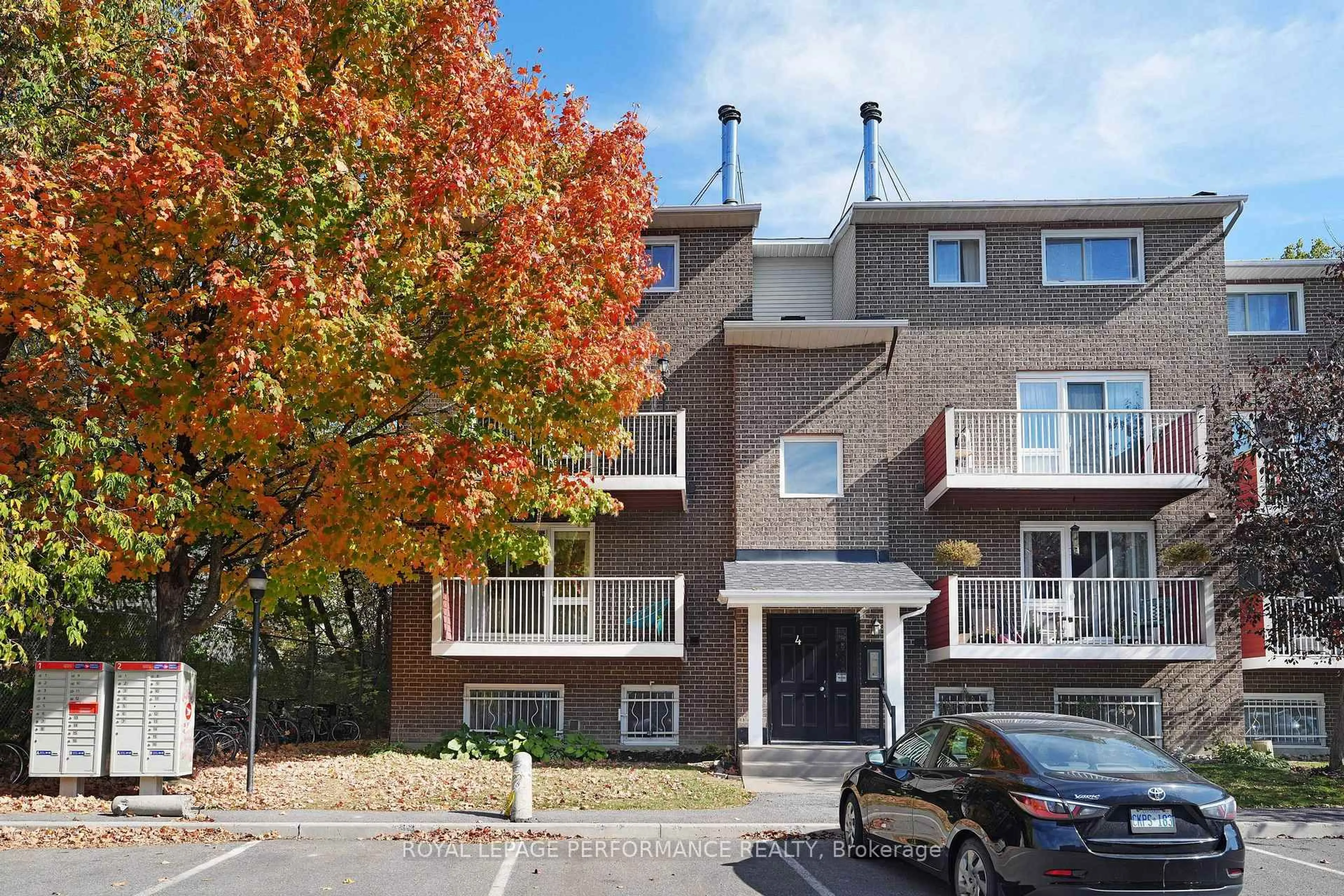 Unknown for 1589 St Bernard St #402, Ottawa Ontario K1T 3H8
