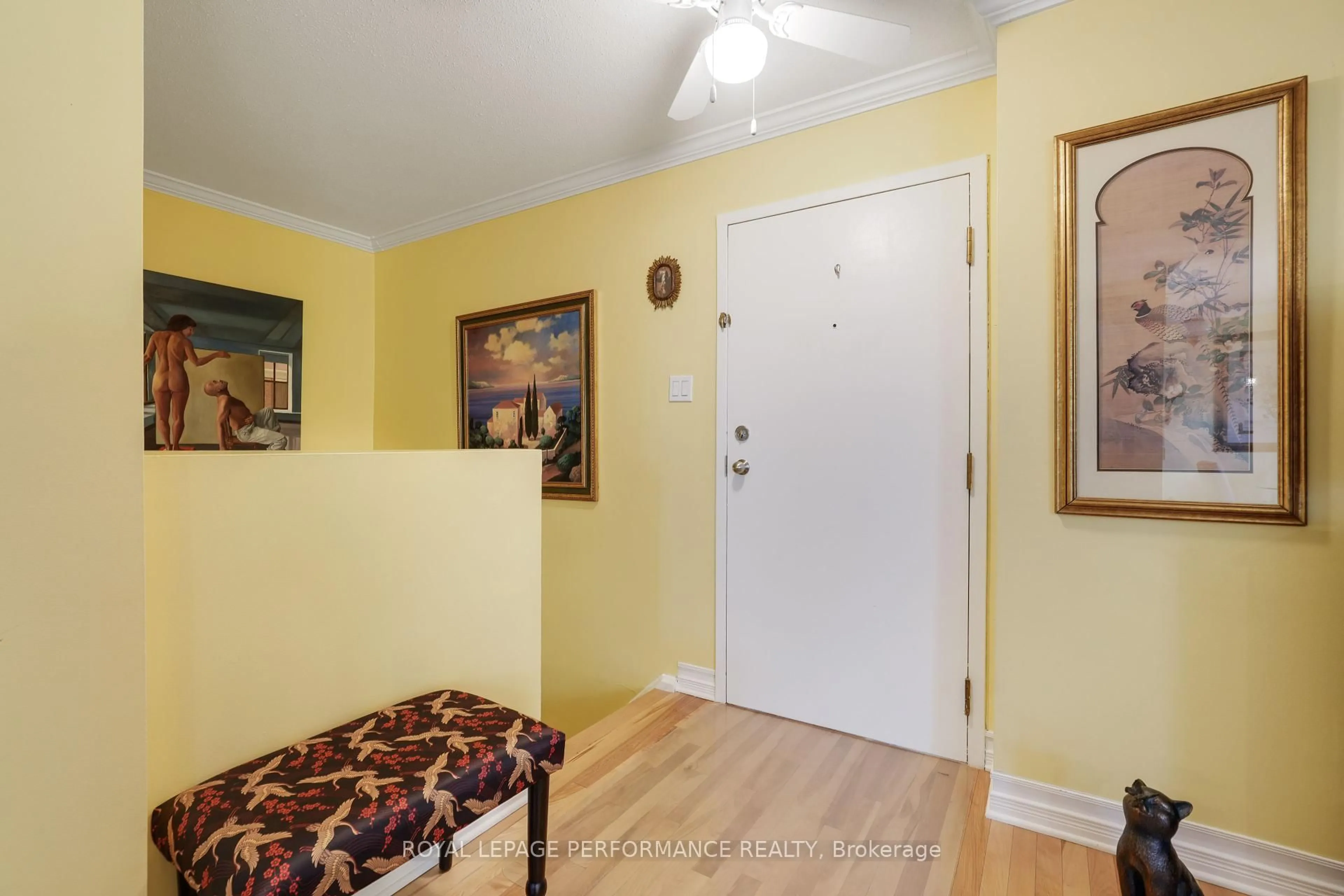 Indoor entryway for 1589 St Bernard St #402, Ottawa Ontario K1T 3H8