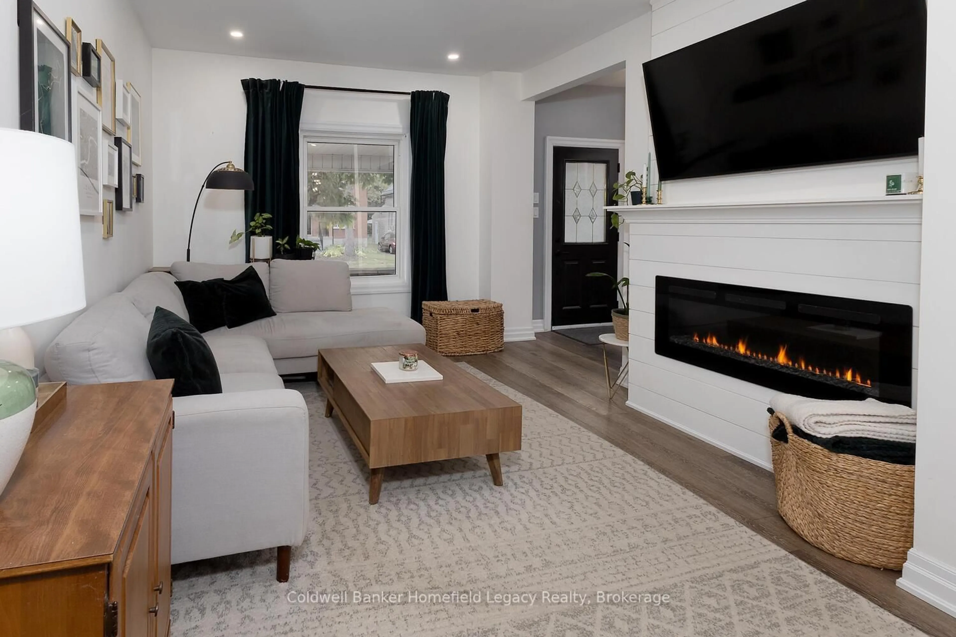 Living room with furniture, unknown for 95 MCNAB St, Stratford Ontario N5A 1Z3