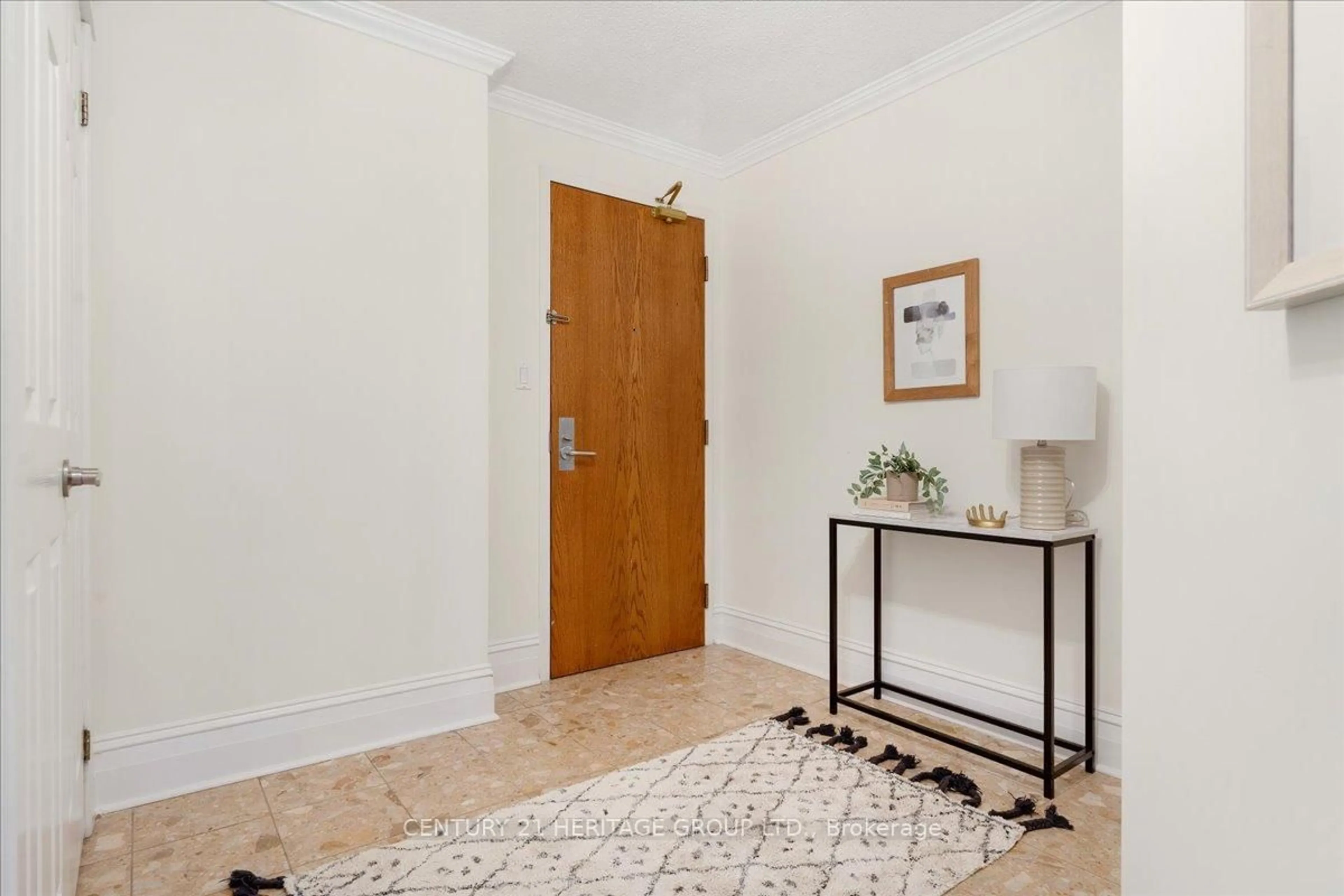 Indoor entryway for 67 Caroline St #102, Hamilton Ontario L8P 3K6
