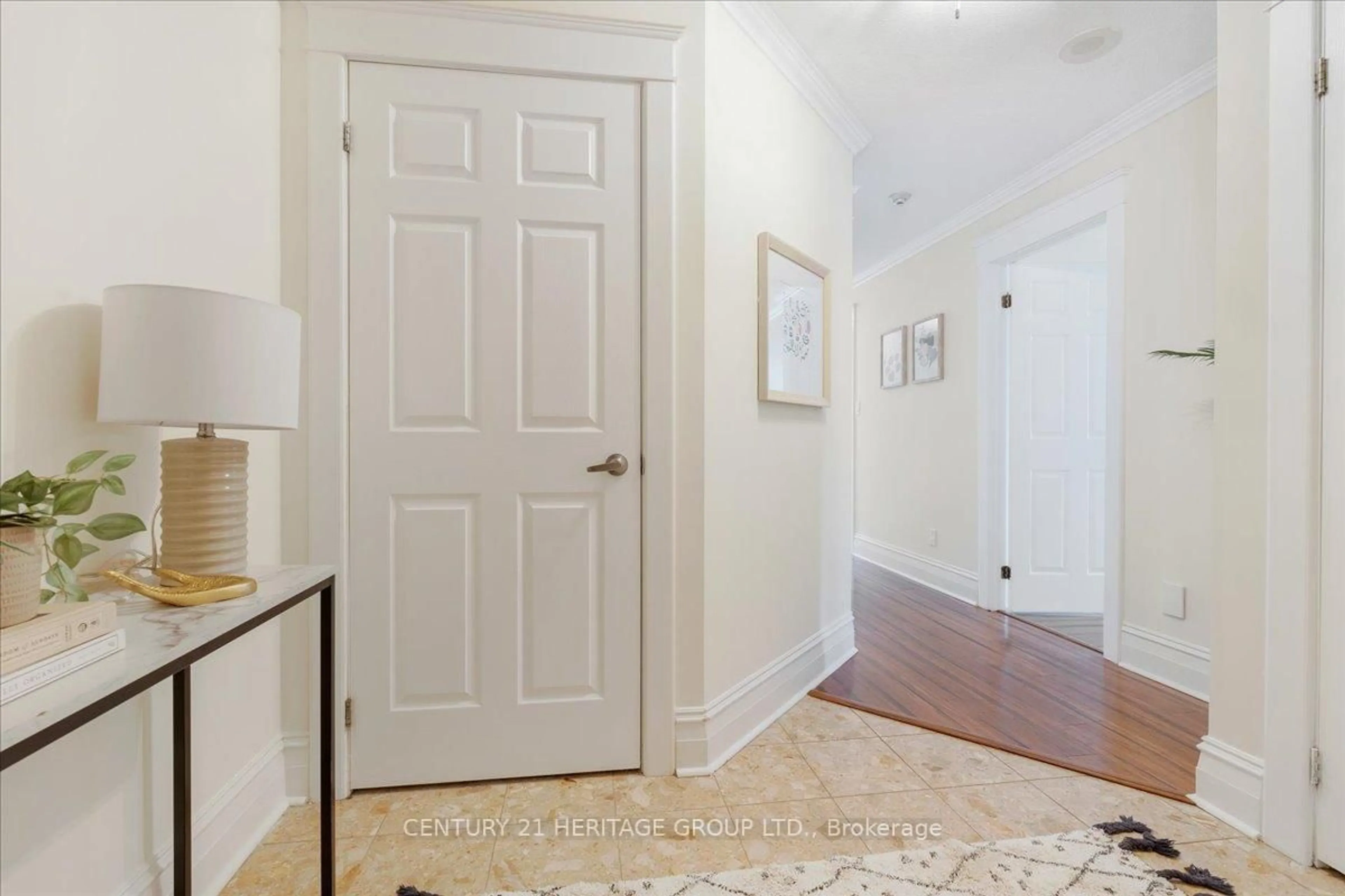 Indoor entryway for 67 Caroline St #102, Hamilton Ontario L8P 3K6