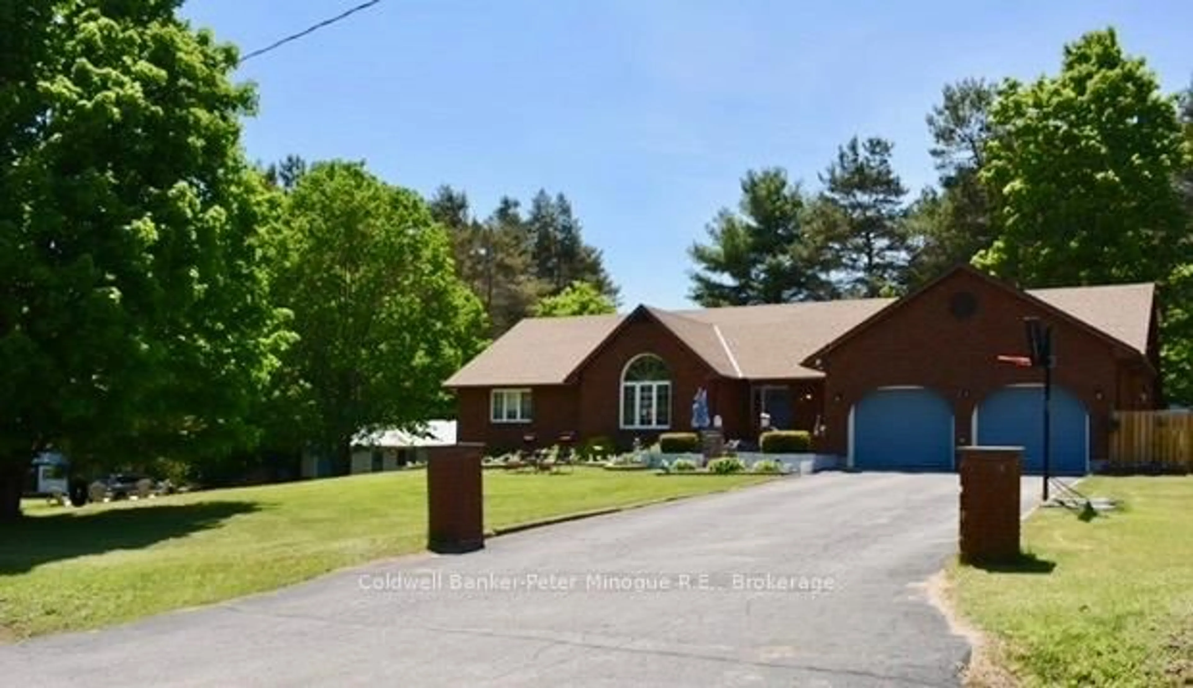 A pic from outside/outdoor area/front of a property/back of a property/a pic from drone, street for 24 MURRAY St, Sundridge Ontario P0A 1Z0