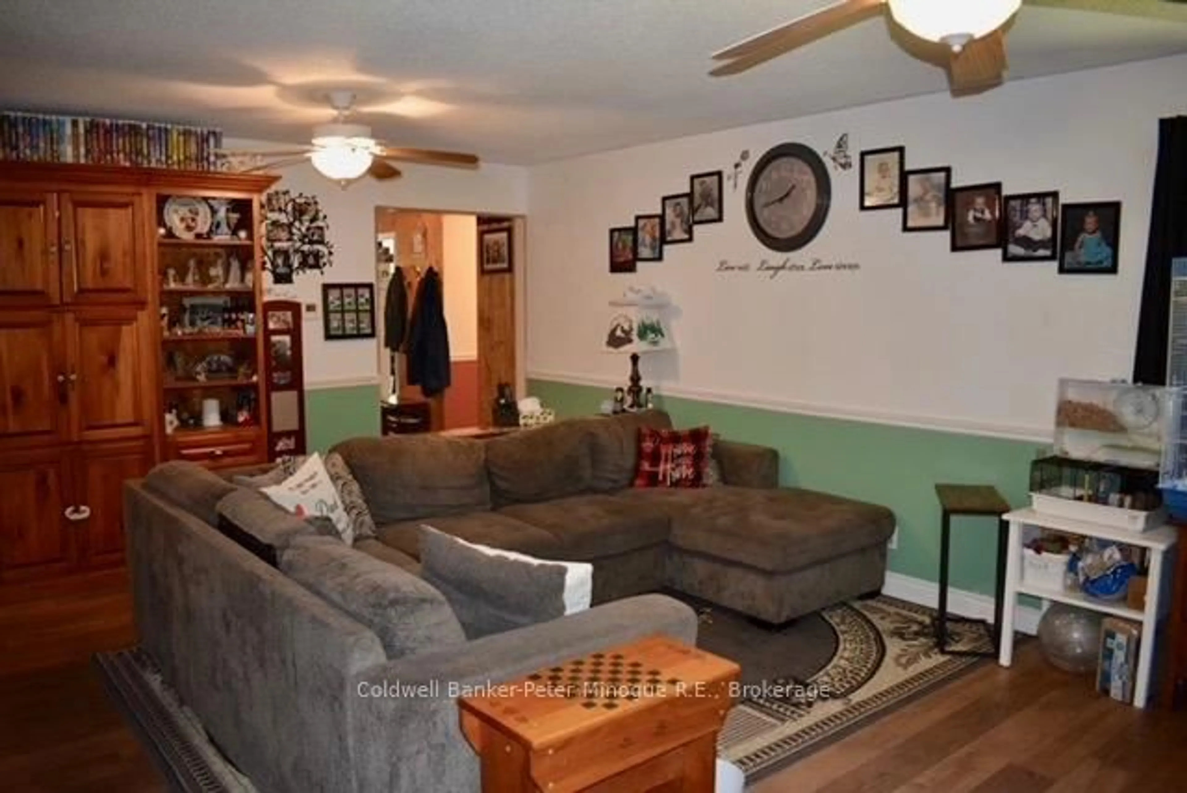 Living room with furniture, unknown for 24 MURRAY St, Sundridge Ontario P0A 1Z0