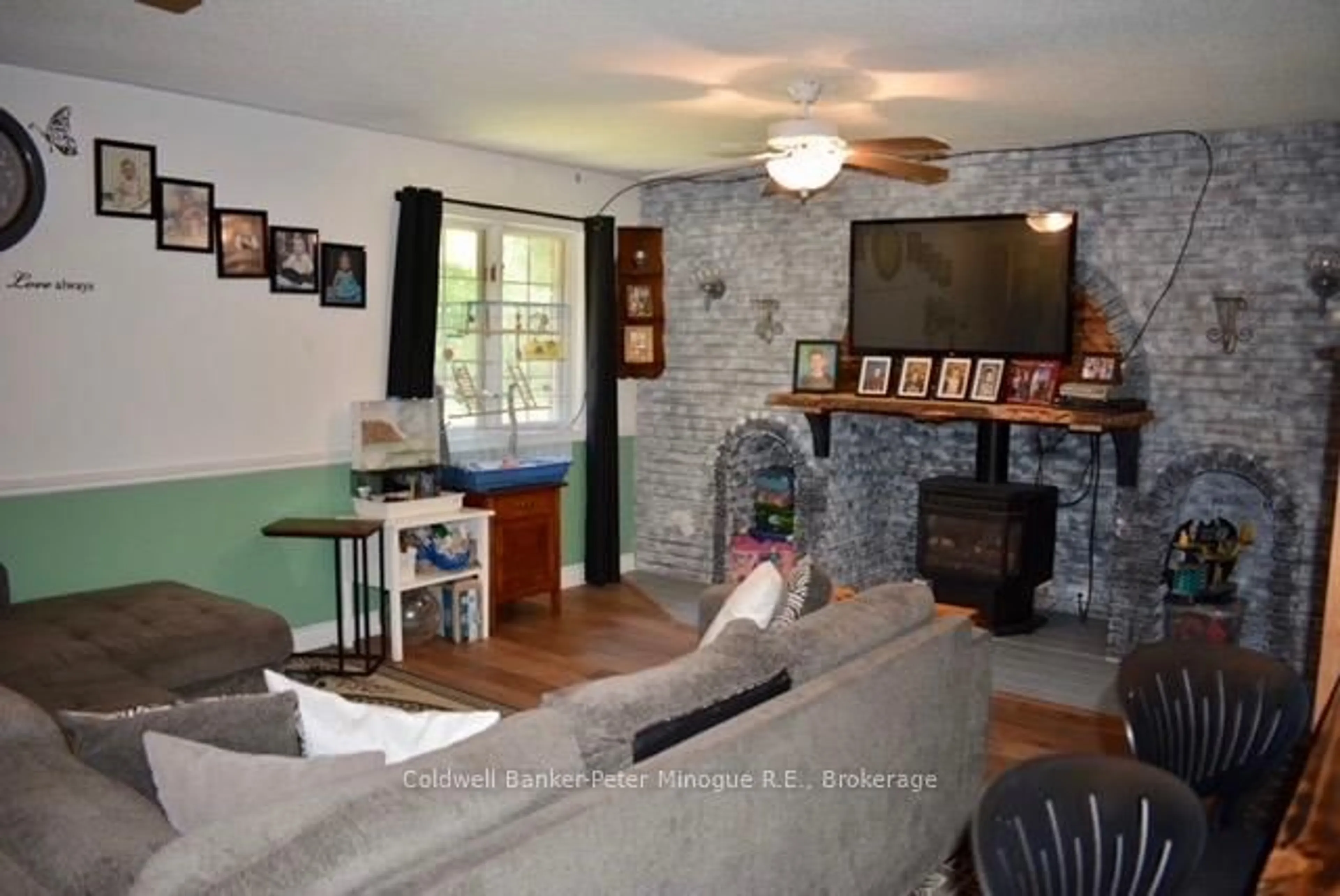 Living room with furniture, unknown for 24 MURRAY St, Sundridge Ontario P0A 1Z0