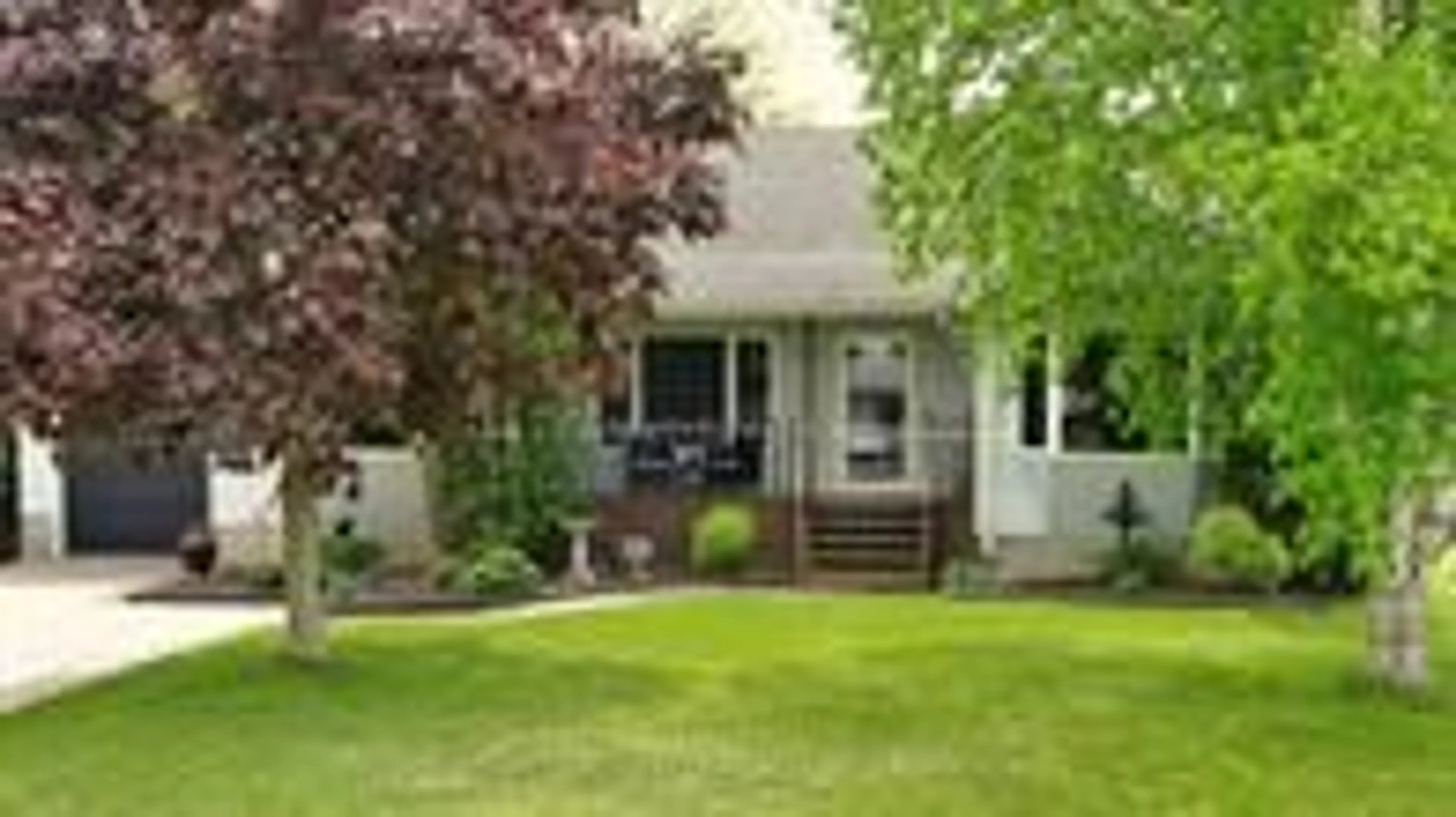 Home with vinyl exterior material, street for 212 Queen St, West Elgin Ontario N0L 2C0