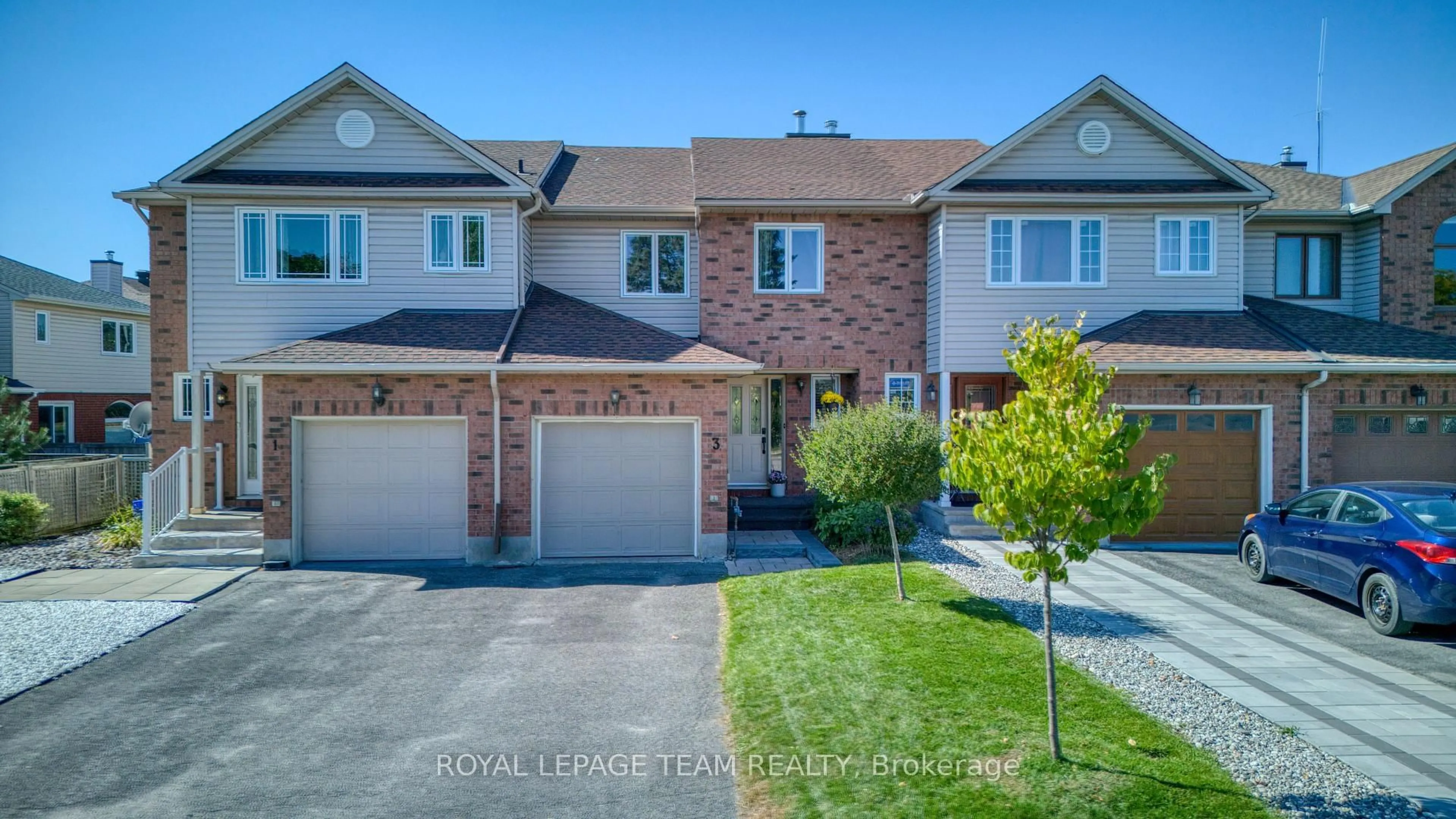 A pic from outside/outdoor area/front of a property/back of a property/a pic from drone, street for 3 Springtree Pl, Ottawa Ontario K2M 2H5