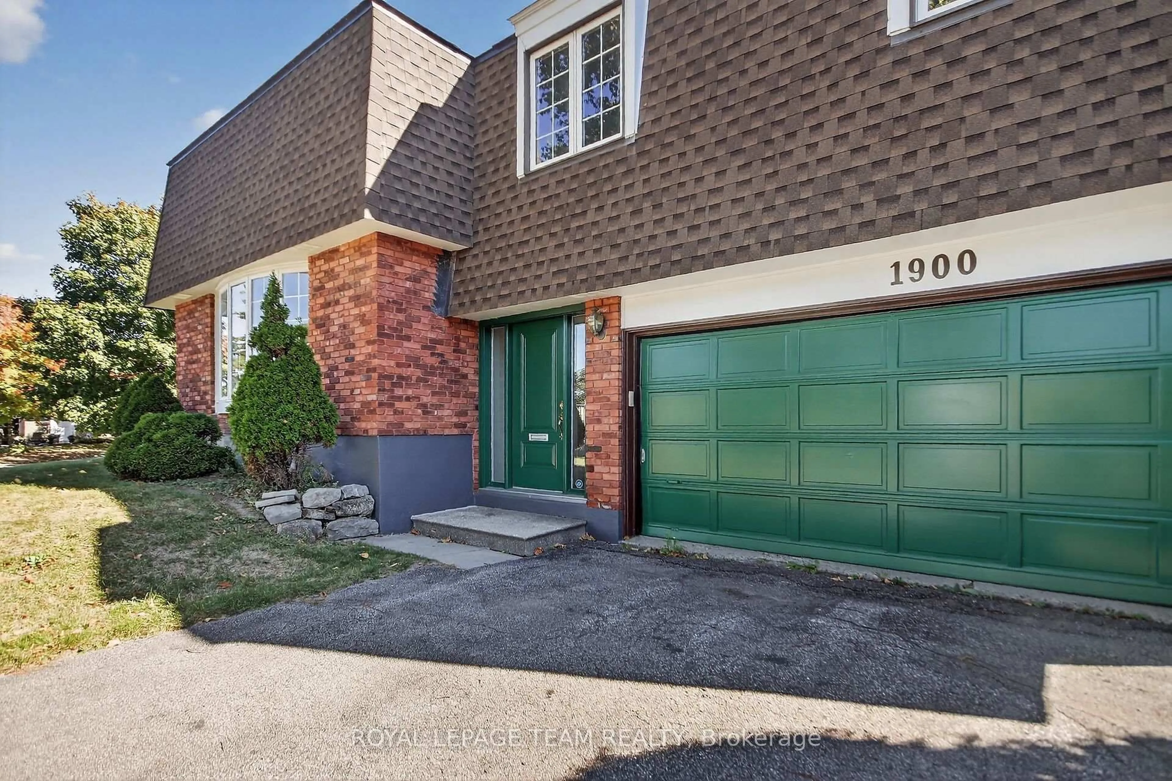 Unknown for 1900 Southampton Crt, Ottawa Ontario K2C 0W3