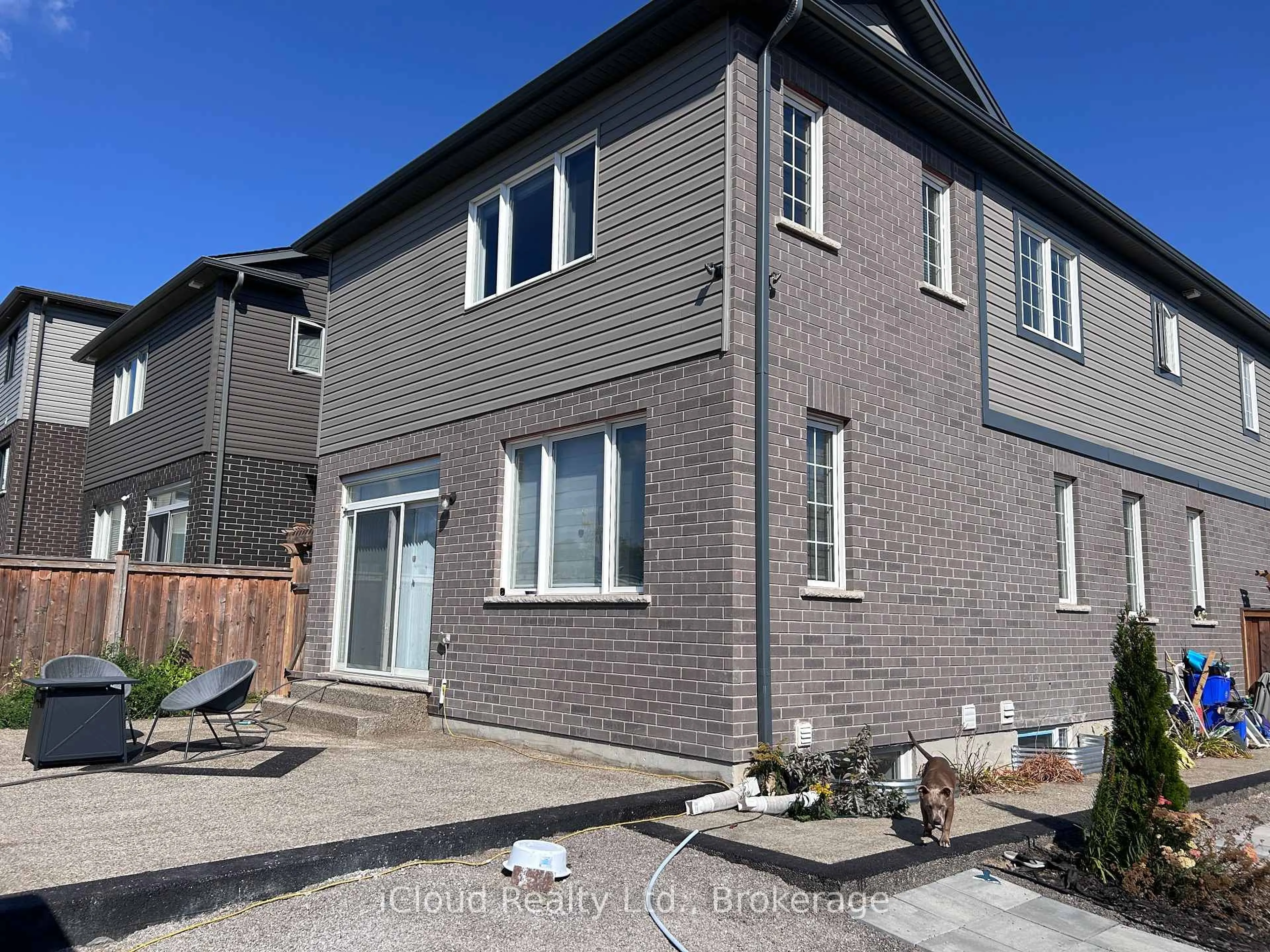 Home with brick exterior material, building for 901 Tartan Crt, Kitchener Ontario N2R 0N2