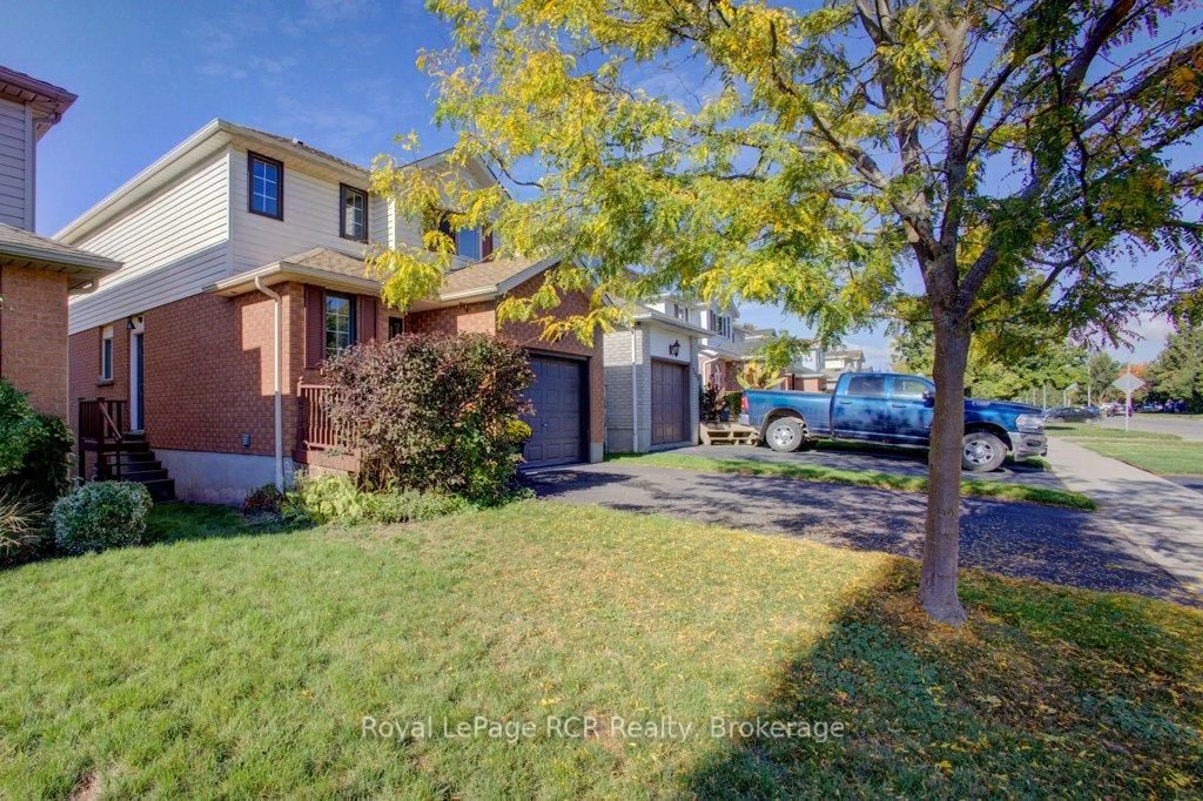 A pic from outside/outdoor area/front of a property/back of a property/a pic from drone, street for 366 Auden Rd, Guelph Ontario N1E 6V5