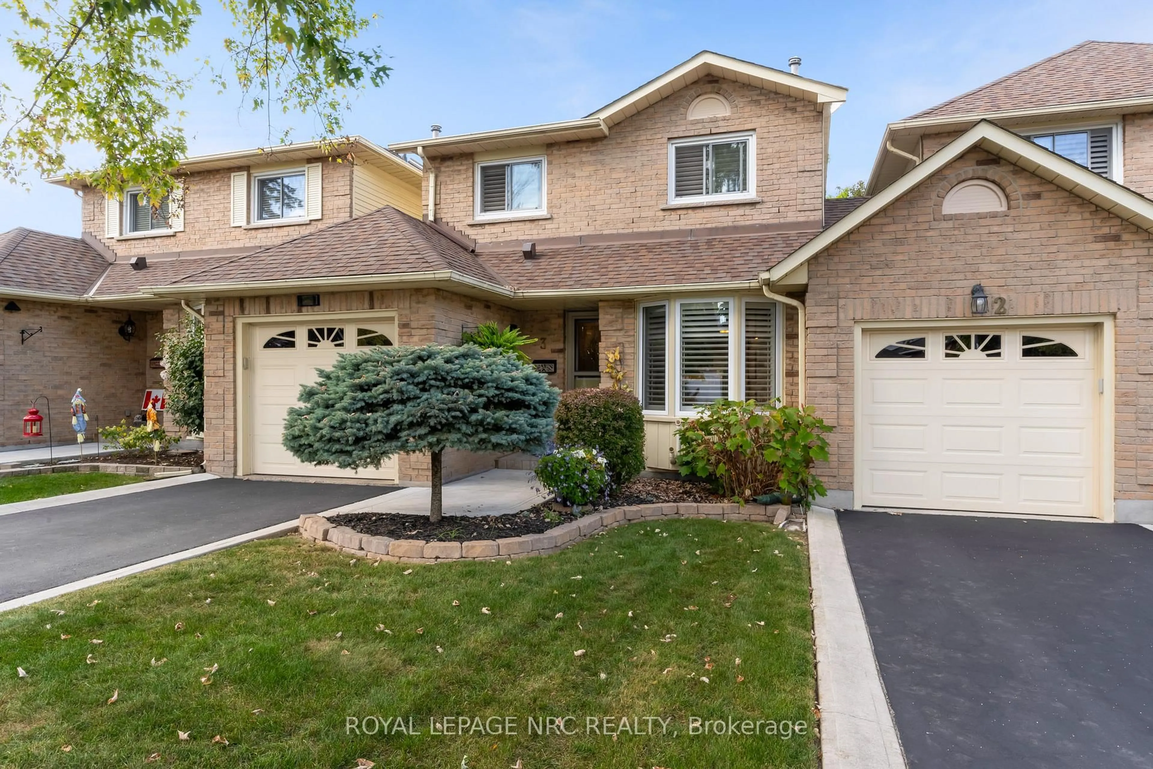 Home with brick exterior material, street for 15 Ellington Ave #3, Hamilton Ontario L8E 4P3