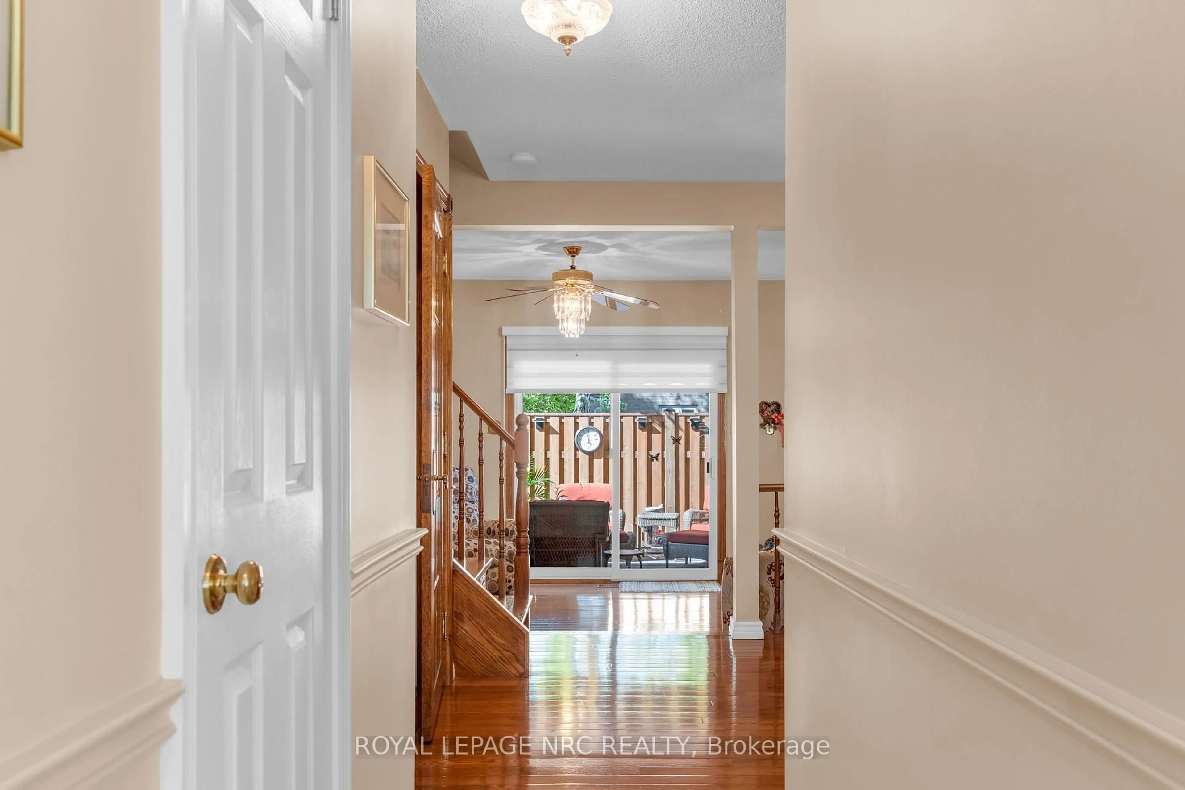 Indoor foyer for 15 Ellington Ave #3, Hamilton Ontario L8E 4P3