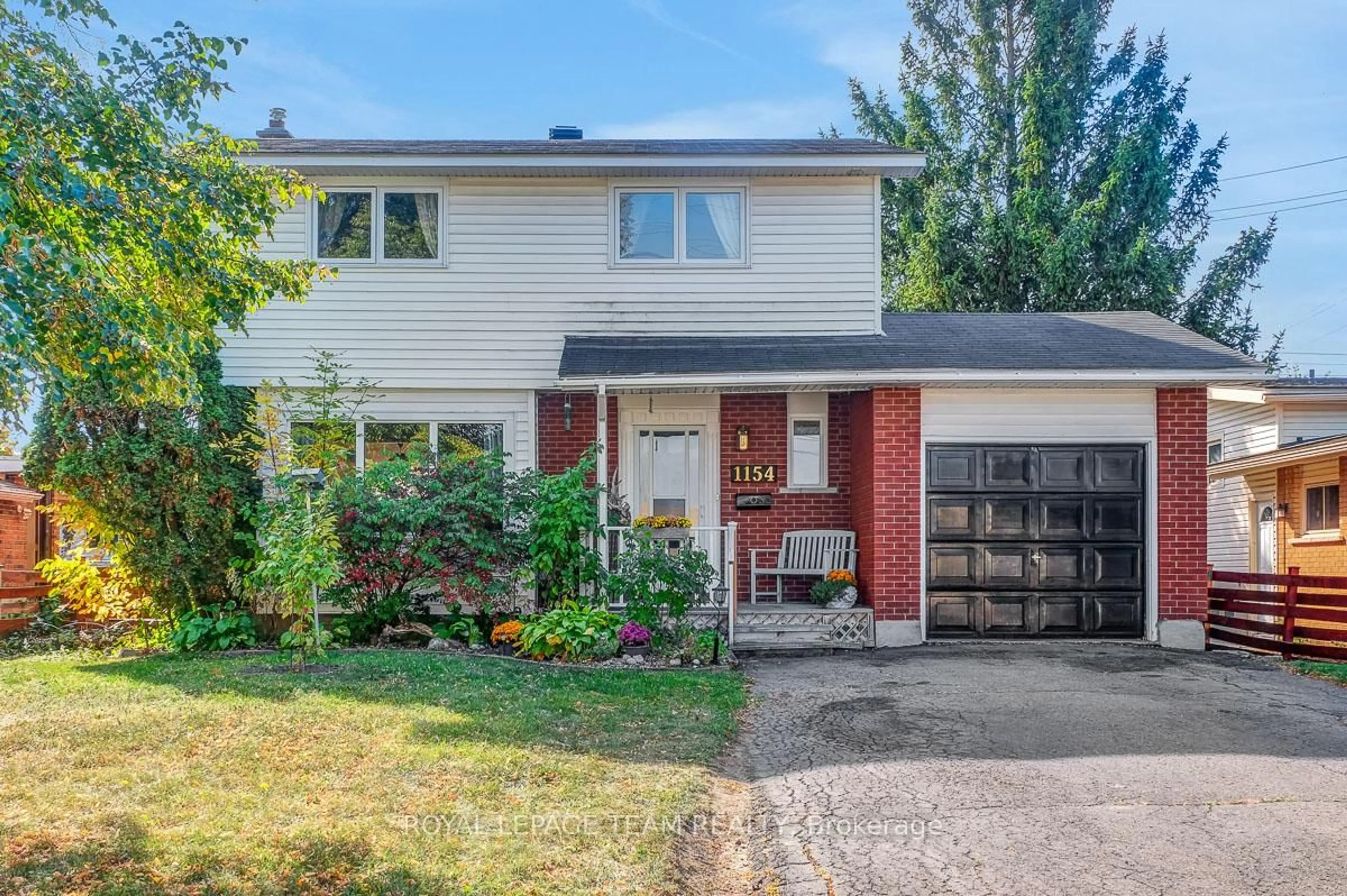 Home with vinyl exterior material, street for 1154 Brookfield Rd, Ottawa Ontario K1V 6H7