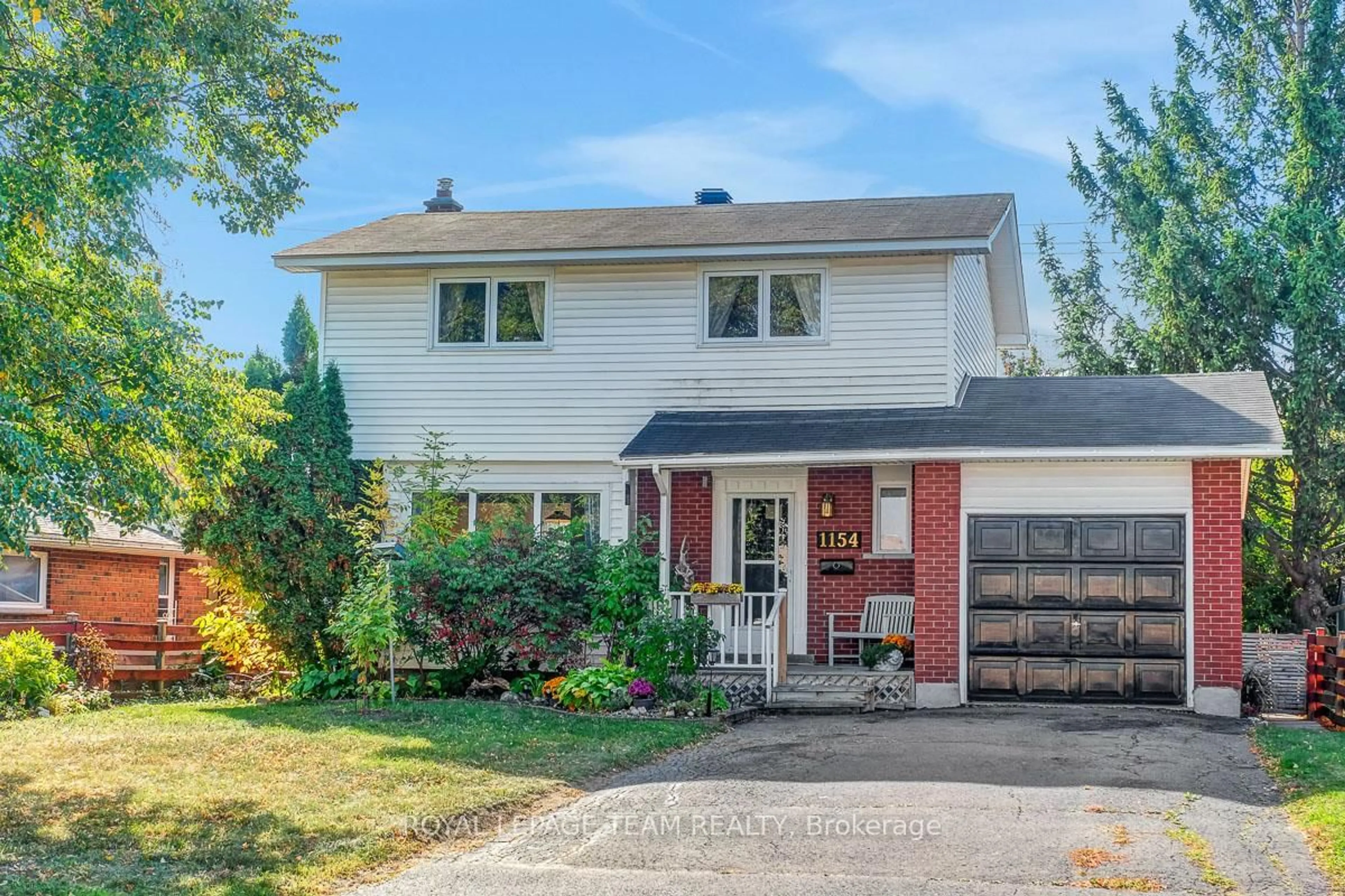 Home with vinyl exterior material, street for 1154 Brookfield Rd, Ottawa Ontario K1V 6H7