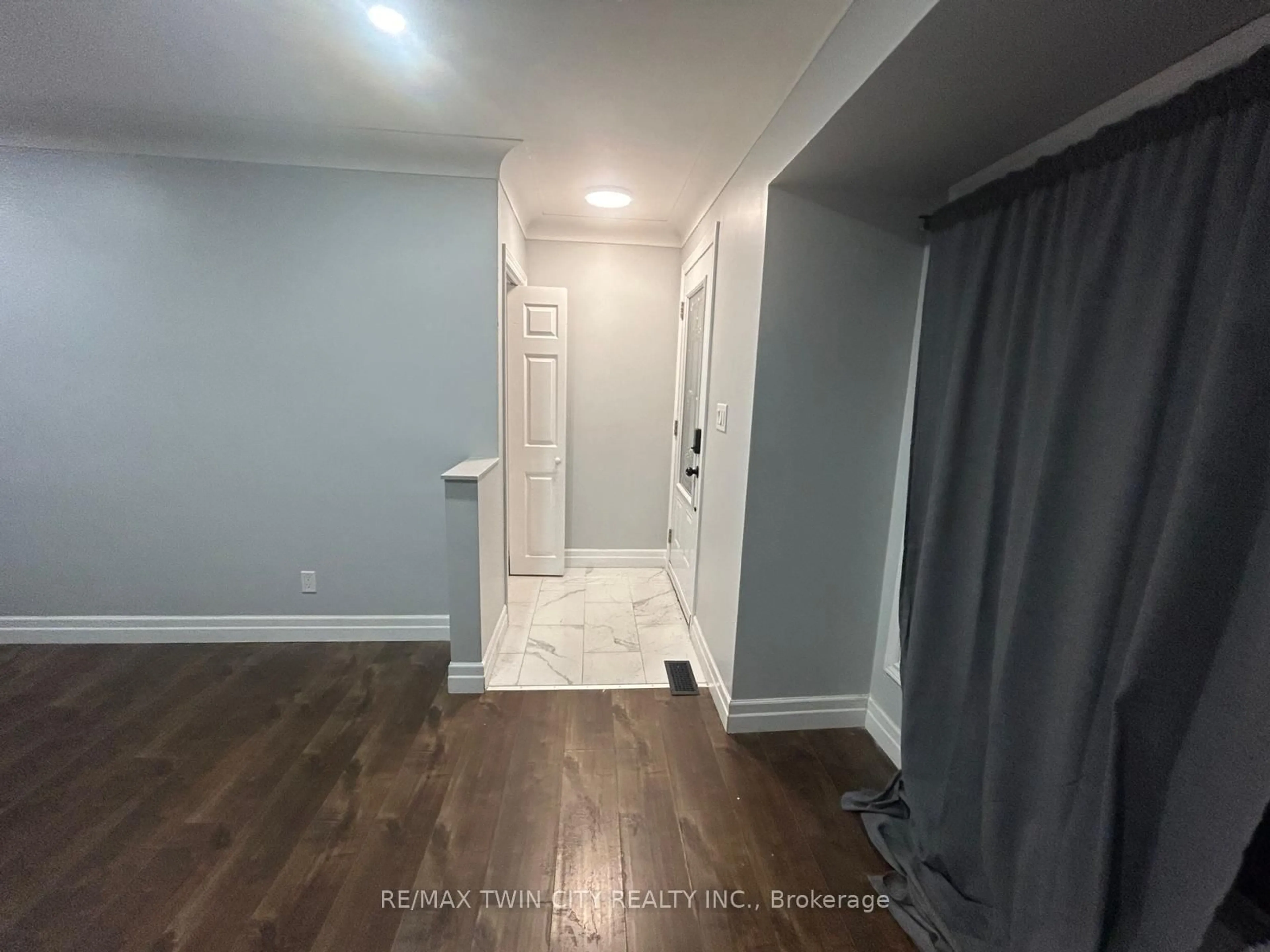 Unknown for 100 Lauris Ave, Cambridge Ontario N1R 5L4