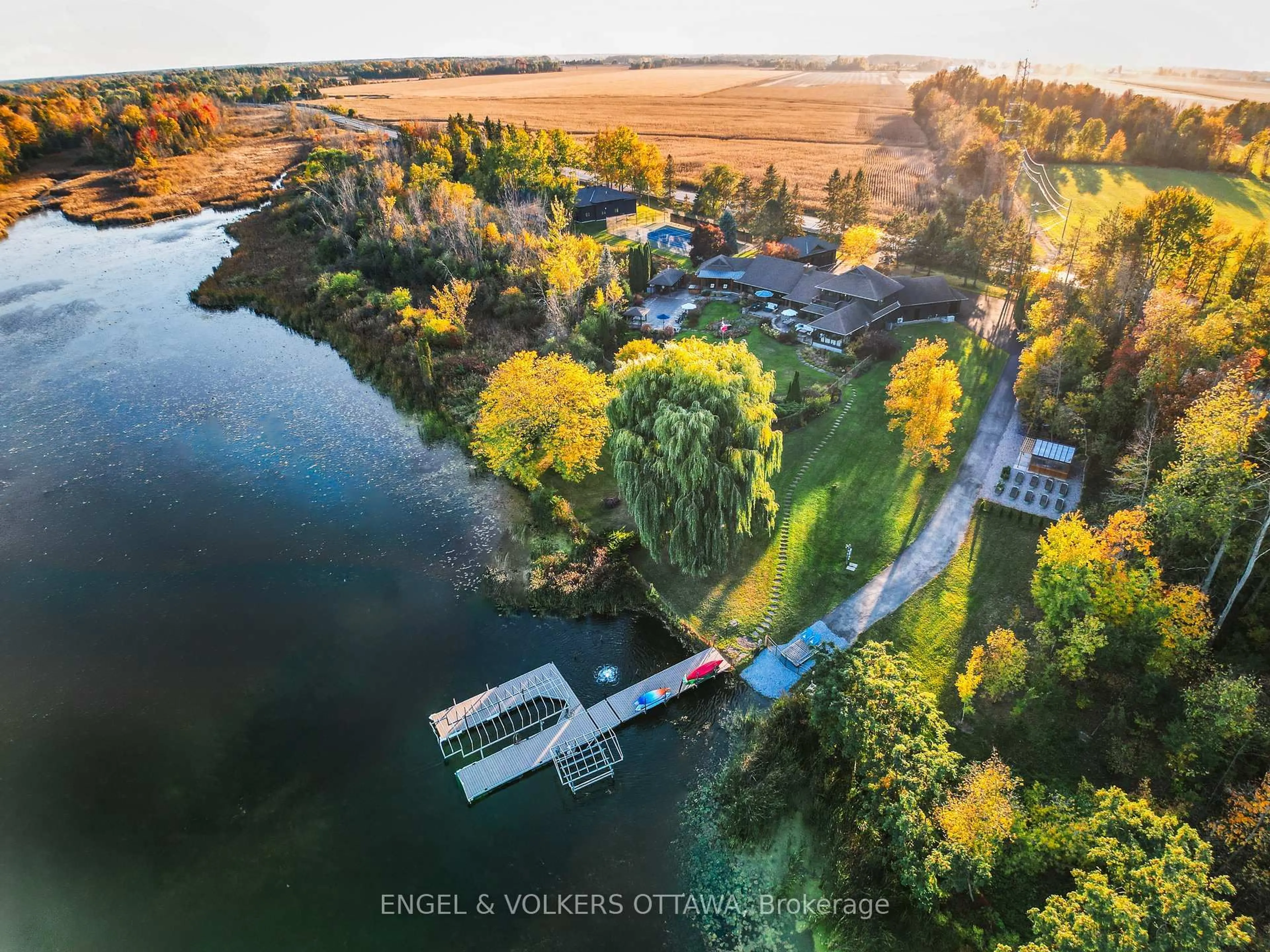 A pic from outside/outdoor area/front of a property/back of a property/a pic from drone, water/lake/river/ocean view for 6351 Rideau Valley Dr, Manotick Ontario K4M 1B3