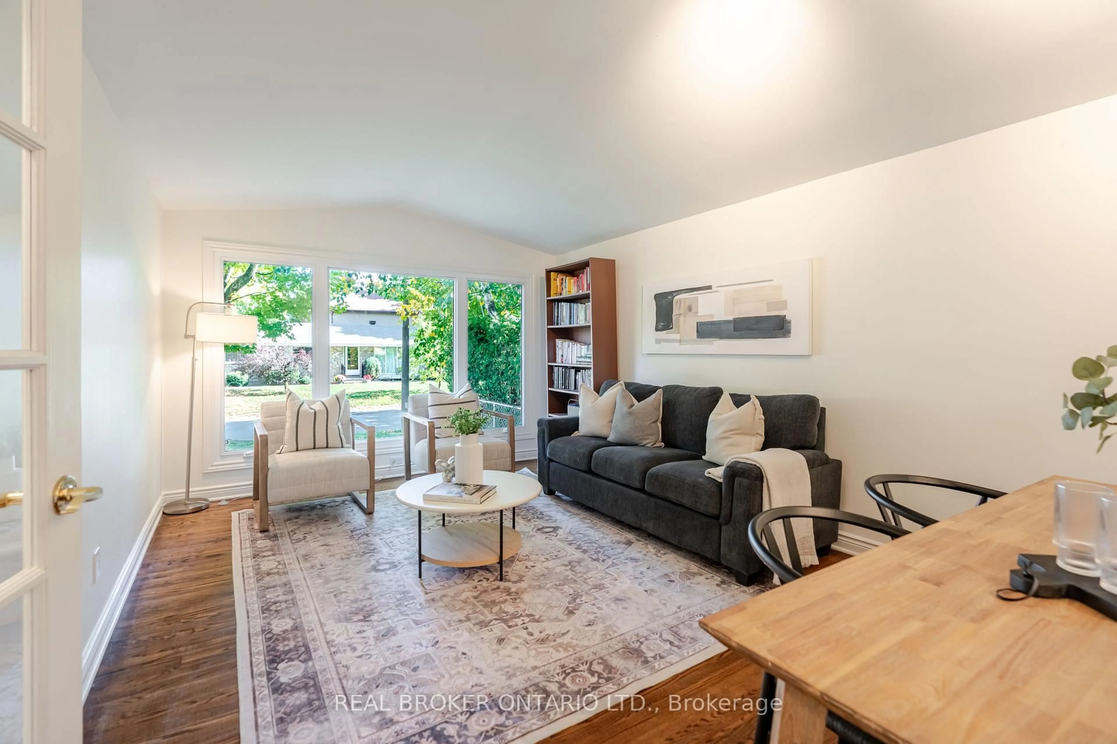 Living room with furniture, unknown for 2070 Cornish St, Ottawa Ontario K1G 2R8