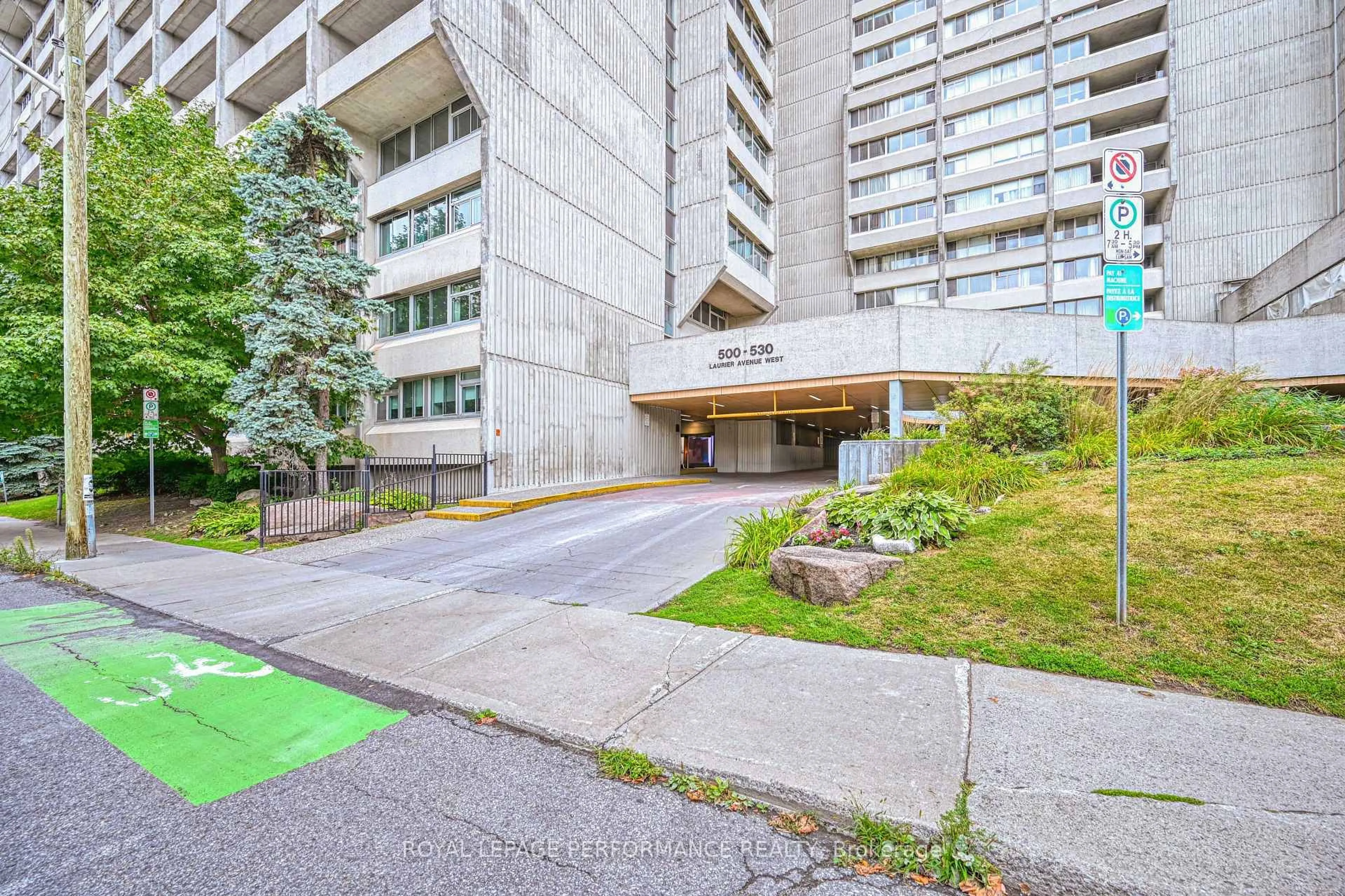 Patio, street for 500 Laurier Ave #2103, Ottawa Ontario K1R 5E1