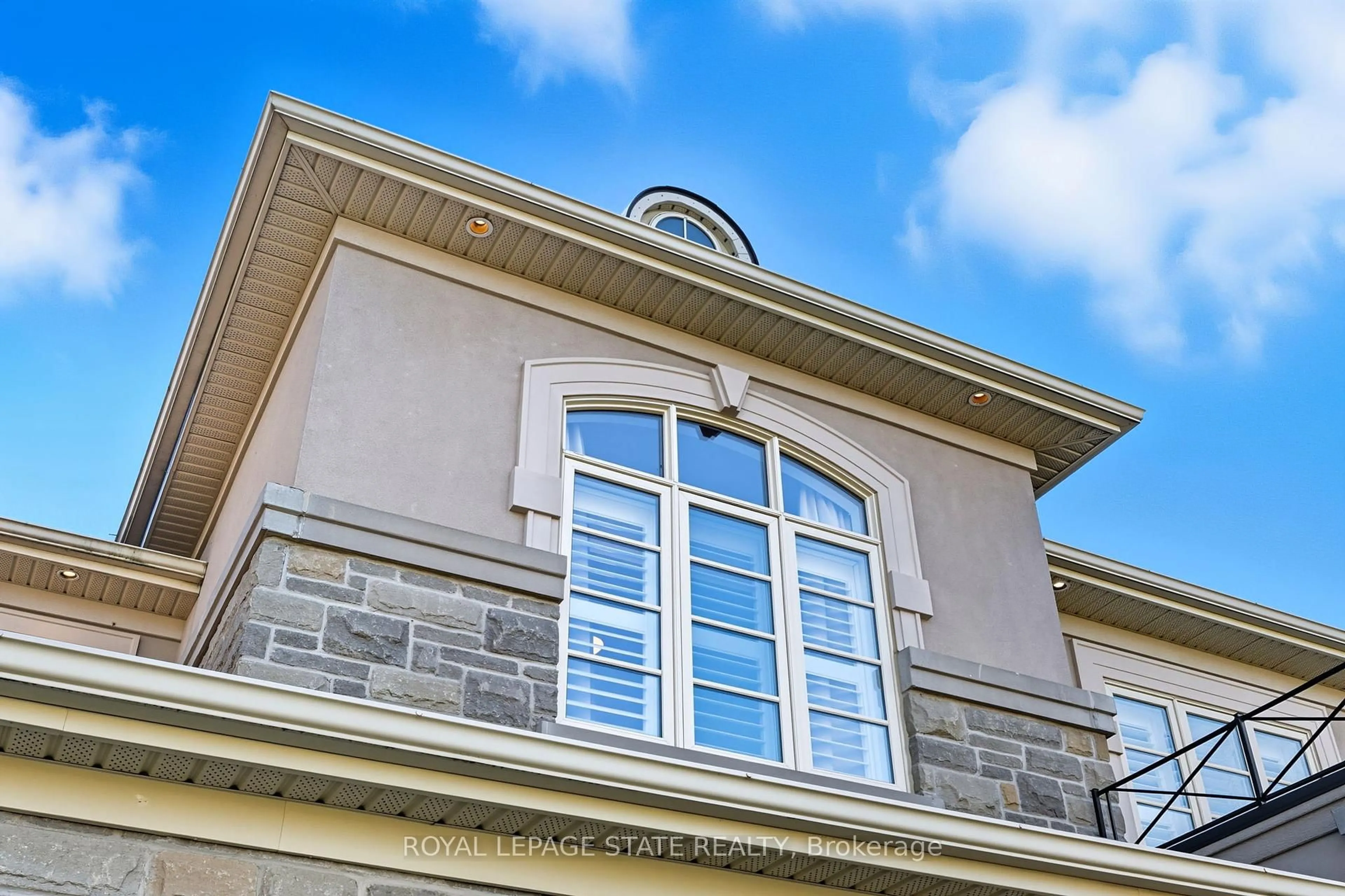 Home with vinyl exterior material, building for 15 Morning Mist Dr, Hamilton Ontario L9B 0E5