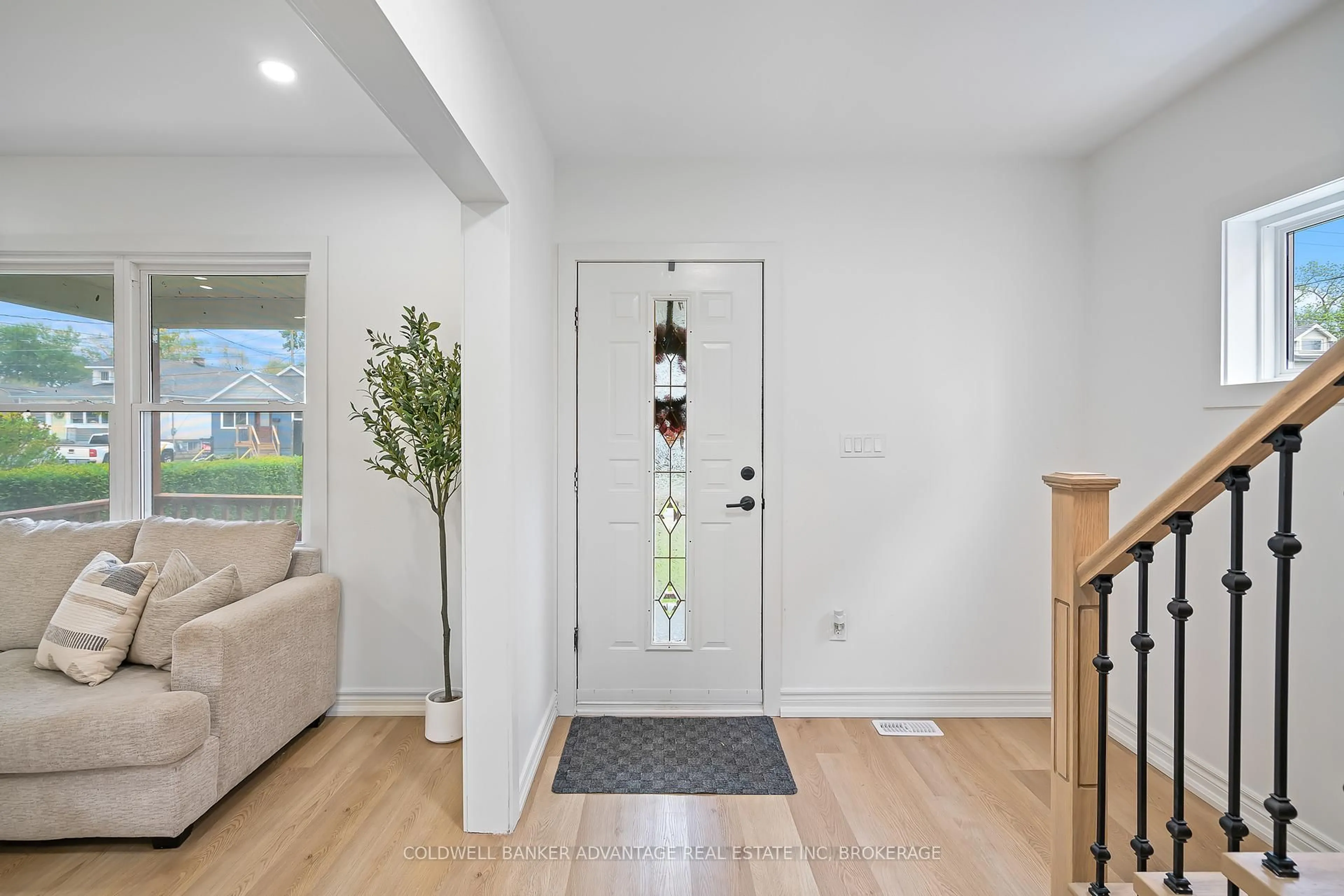 Indoor entryway for 97 Delhi St, Port Colborne Ontario L3K 3L1